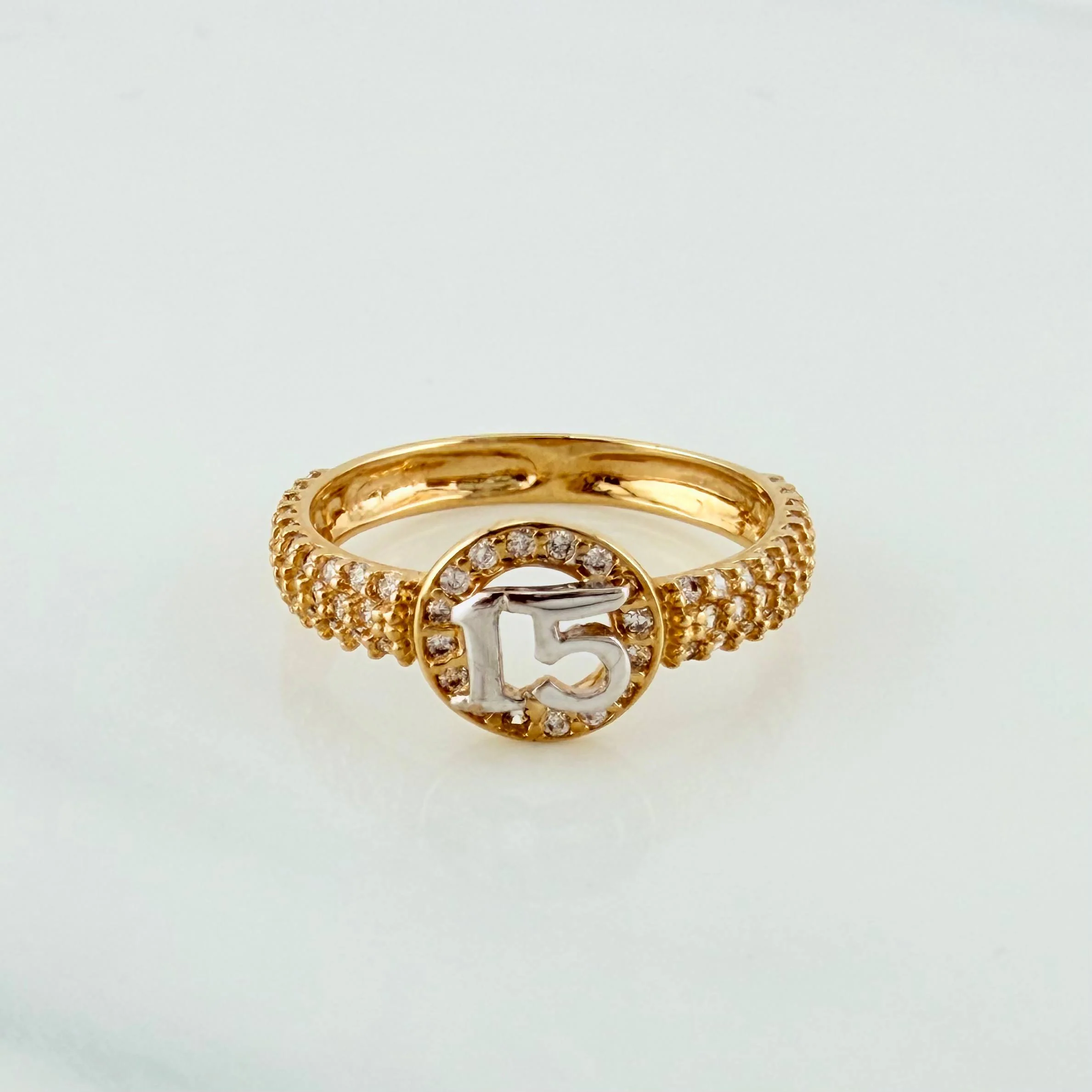 Anillo 15´S 2.25 g / T5 3/4 Dos Oros Amarillo Blanco 18K