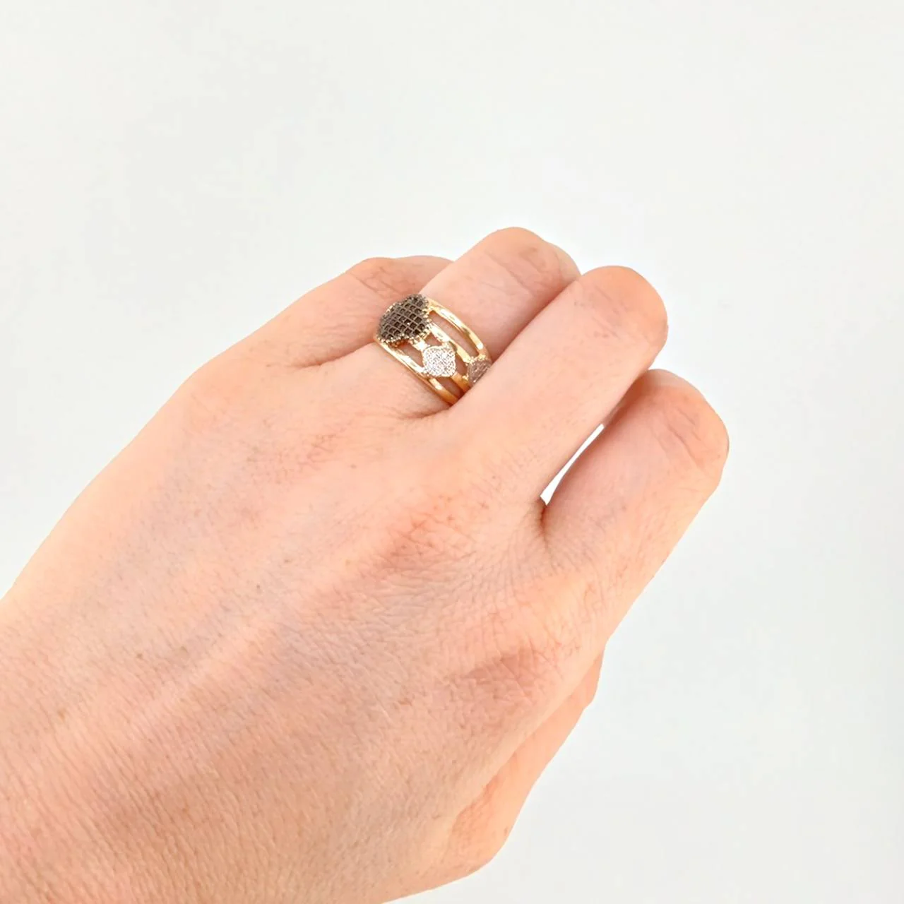 Anillo Sendero Treboles  4.95 g / T5 1/2 Dos Oros Amarillo Blanco 18K - Image 4