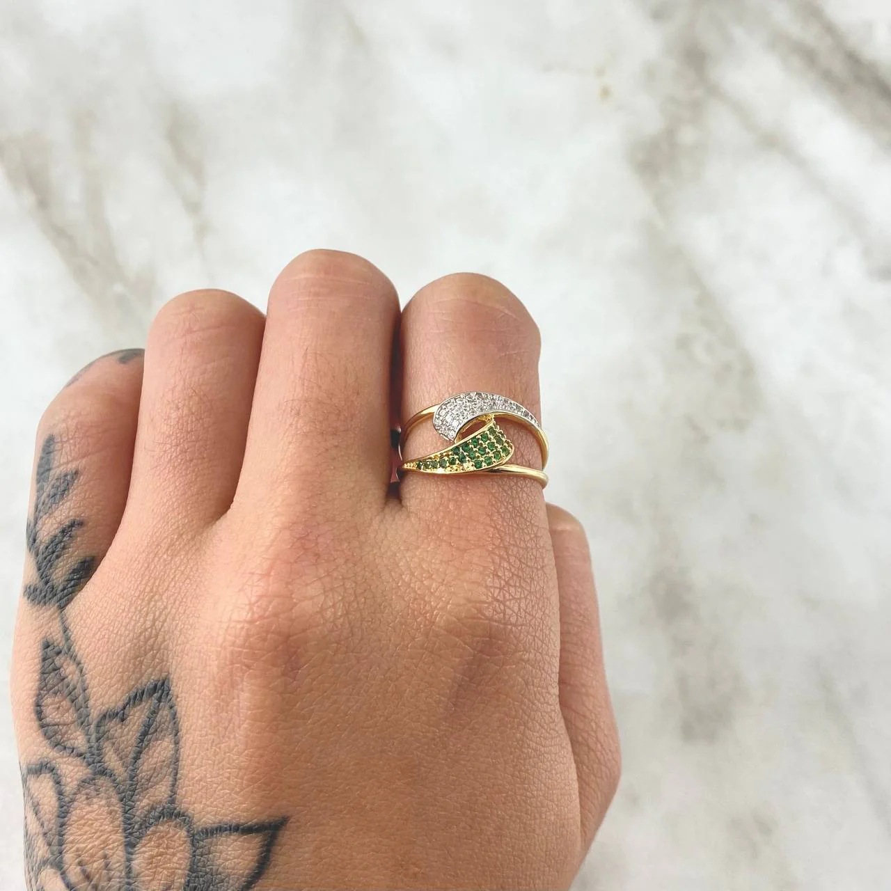 Anillo Abrazos Curvos 2.9g / T7 Oro Amarillo 18K - Image 3