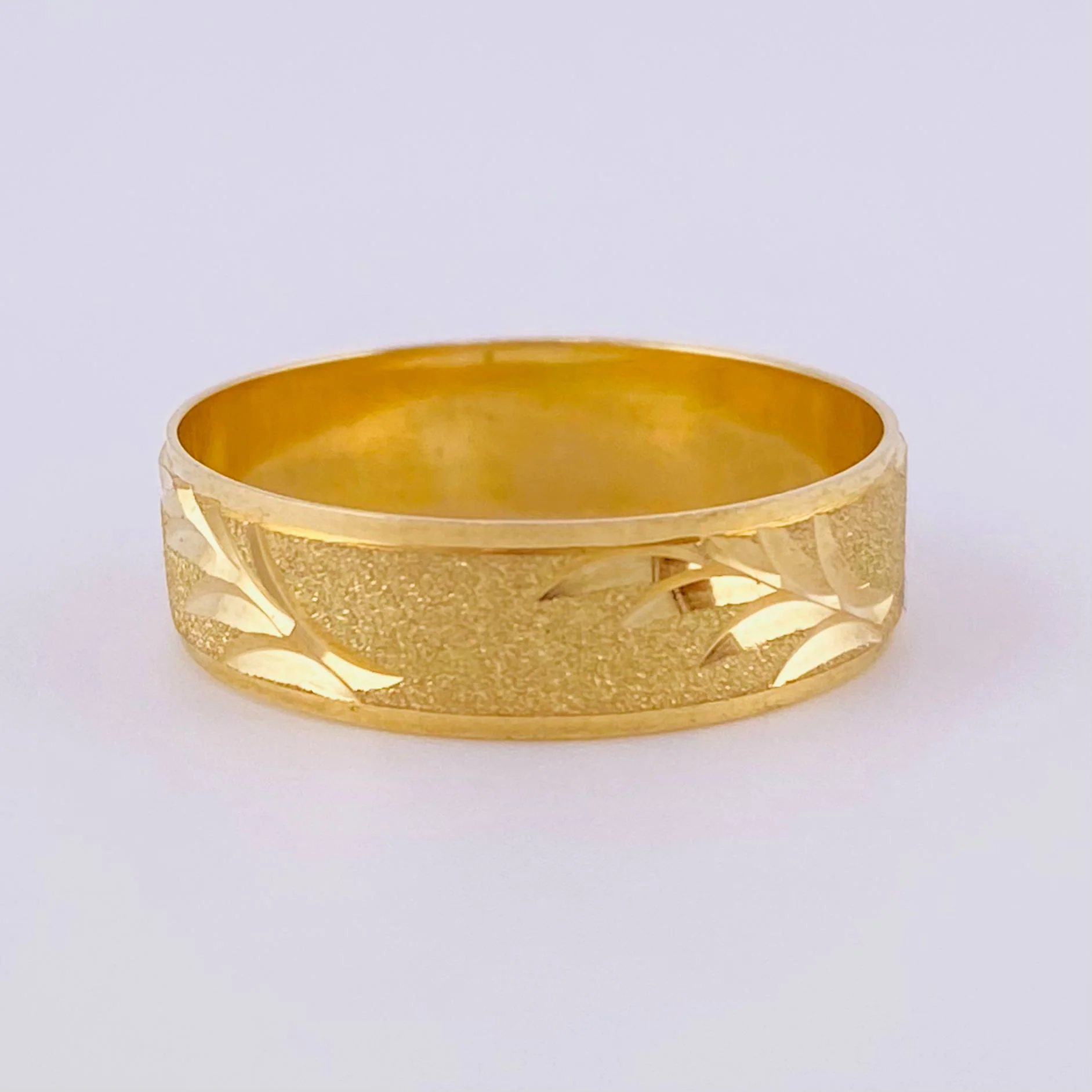 Anillo Argolla Abedul Mate 2.25 g / T7 1/2 Oro Amarillo 18K