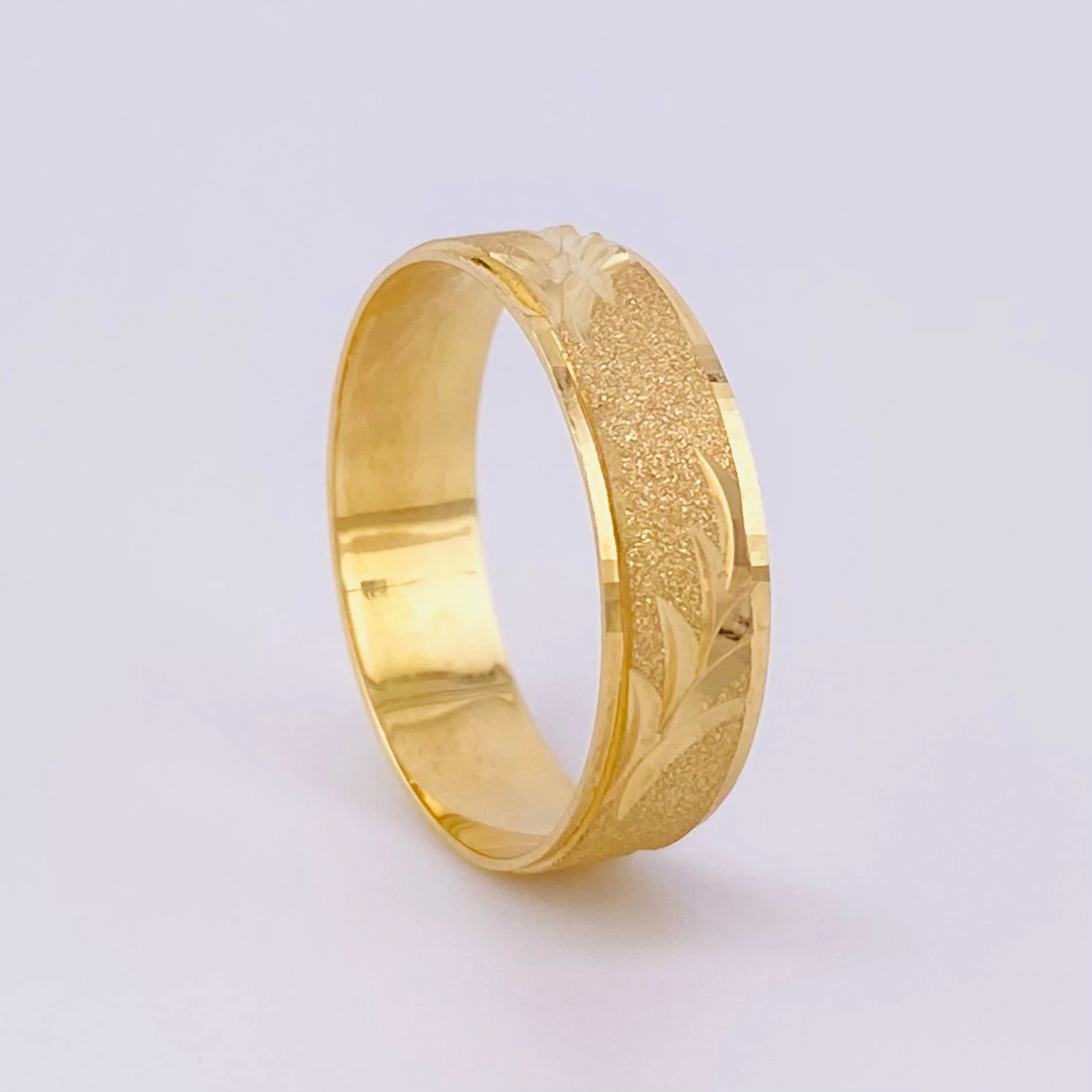 Anillo Argolla Abedul Mate 2.25 g / T7 1/2 Oro Amarillo 18K - Image 2
