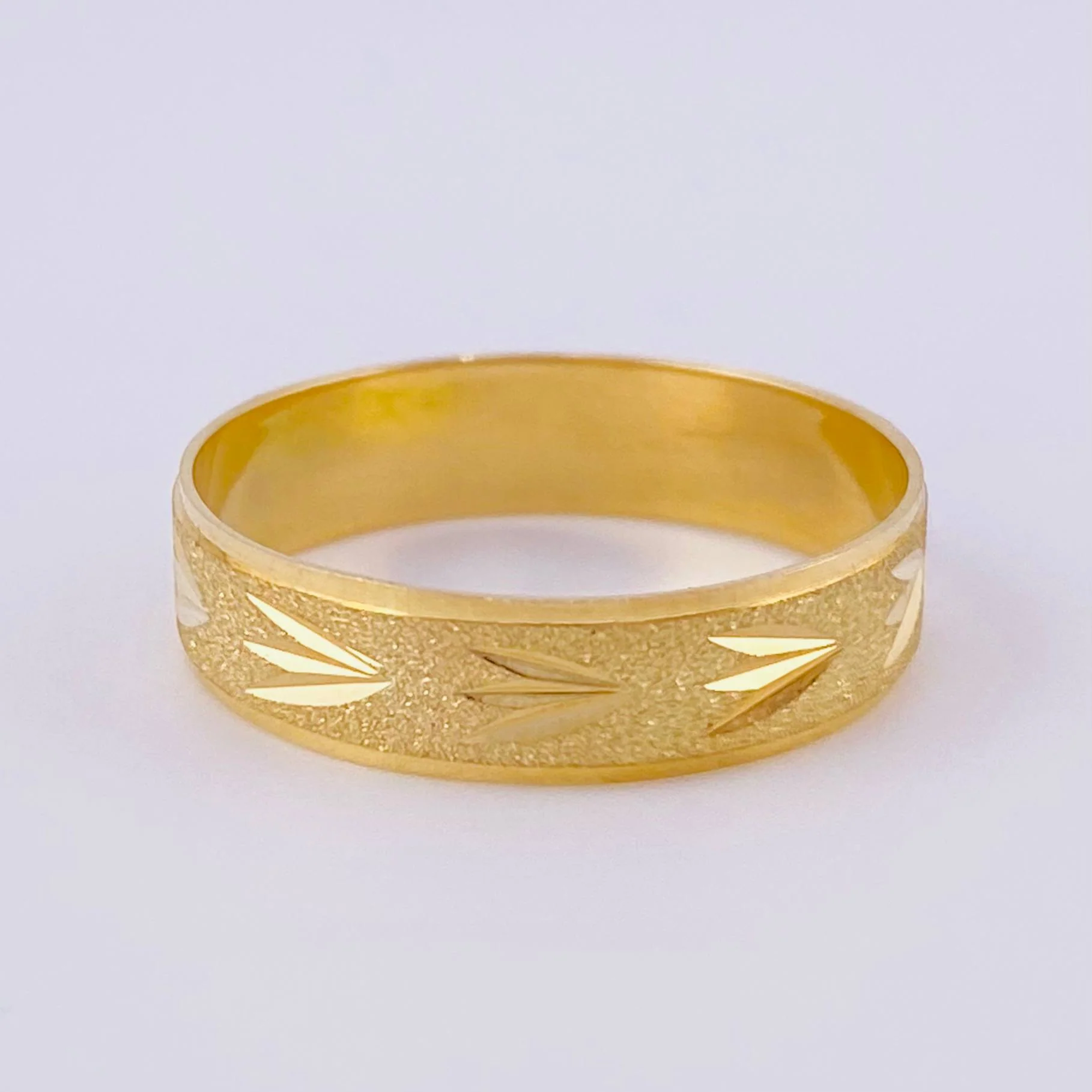 Anillo Argolla Junco Diamantada Mate 2.6 g / T6 3/4 Oro Amarillo 18K