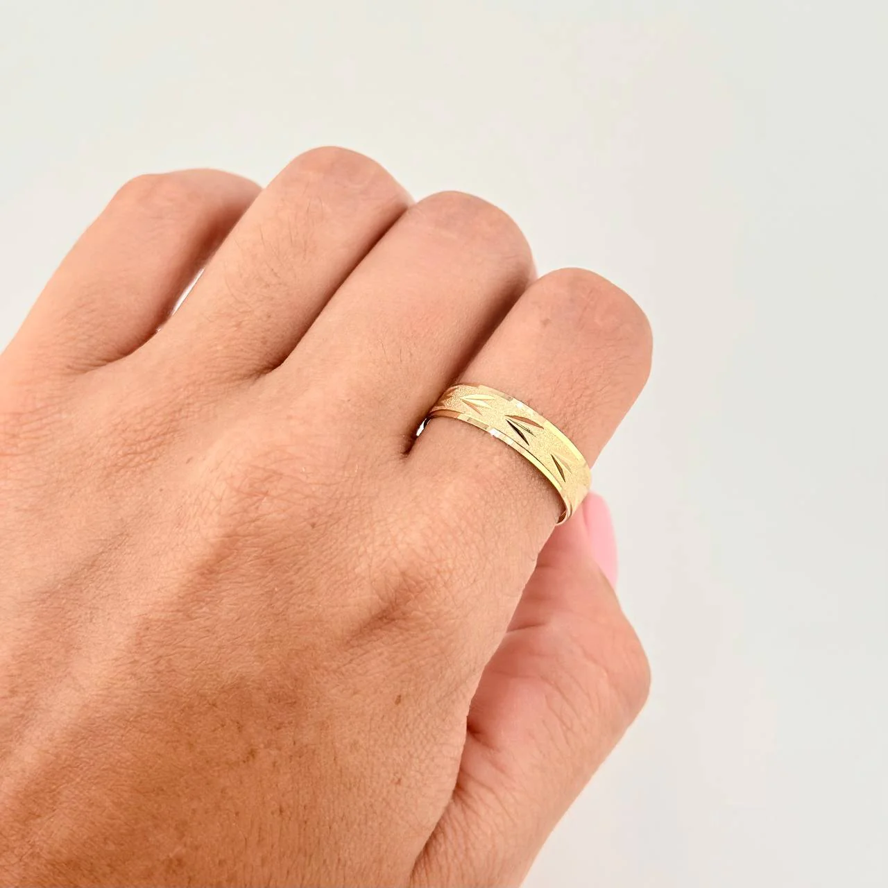 Anillo Argolla Junco Diamantada Mate 2.6 g / T6 3/4 Oro Amarillo 18K - Image 4