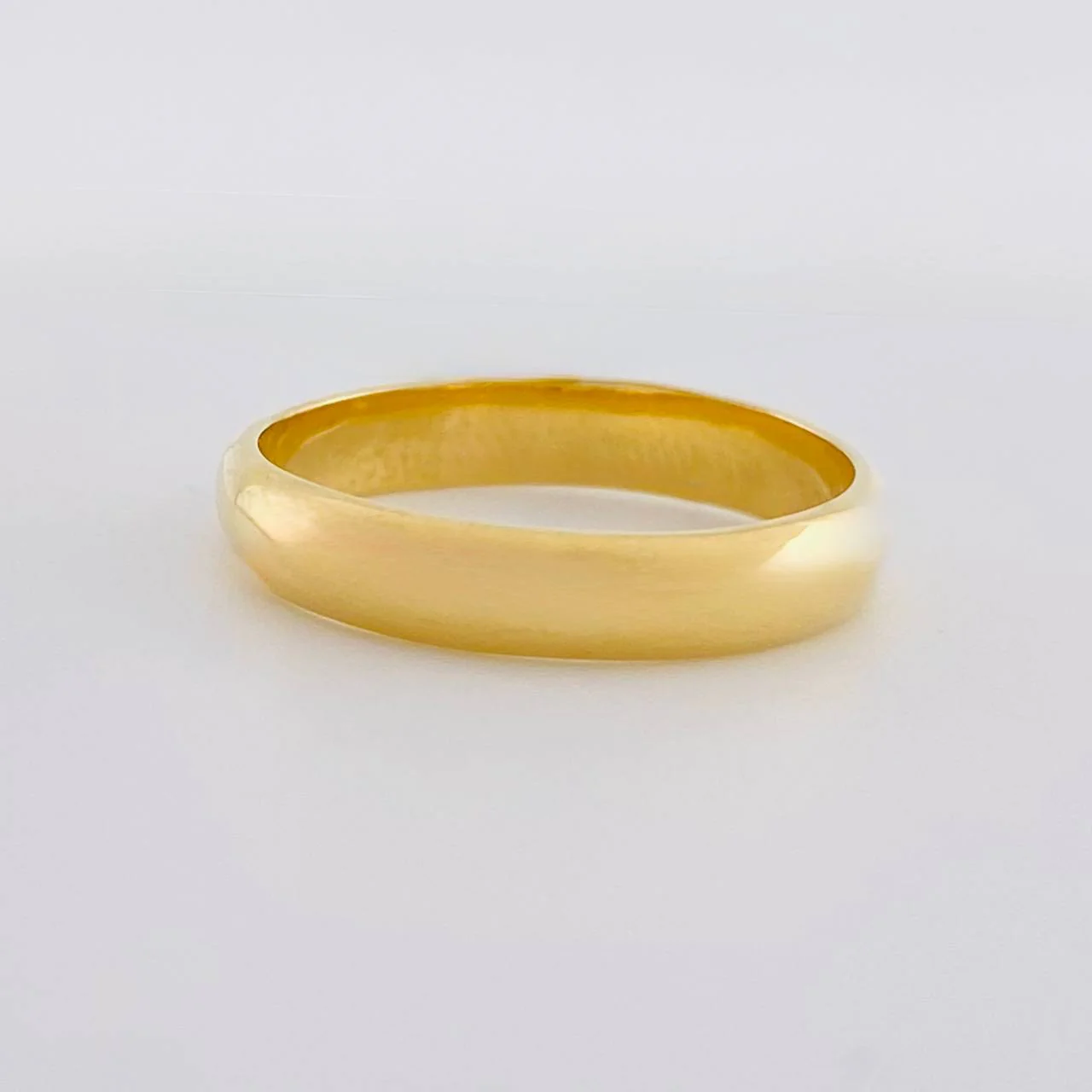 Anillo Argolla Lisa Media Caña 2.3 g / T8 Oro Amarillo 18K