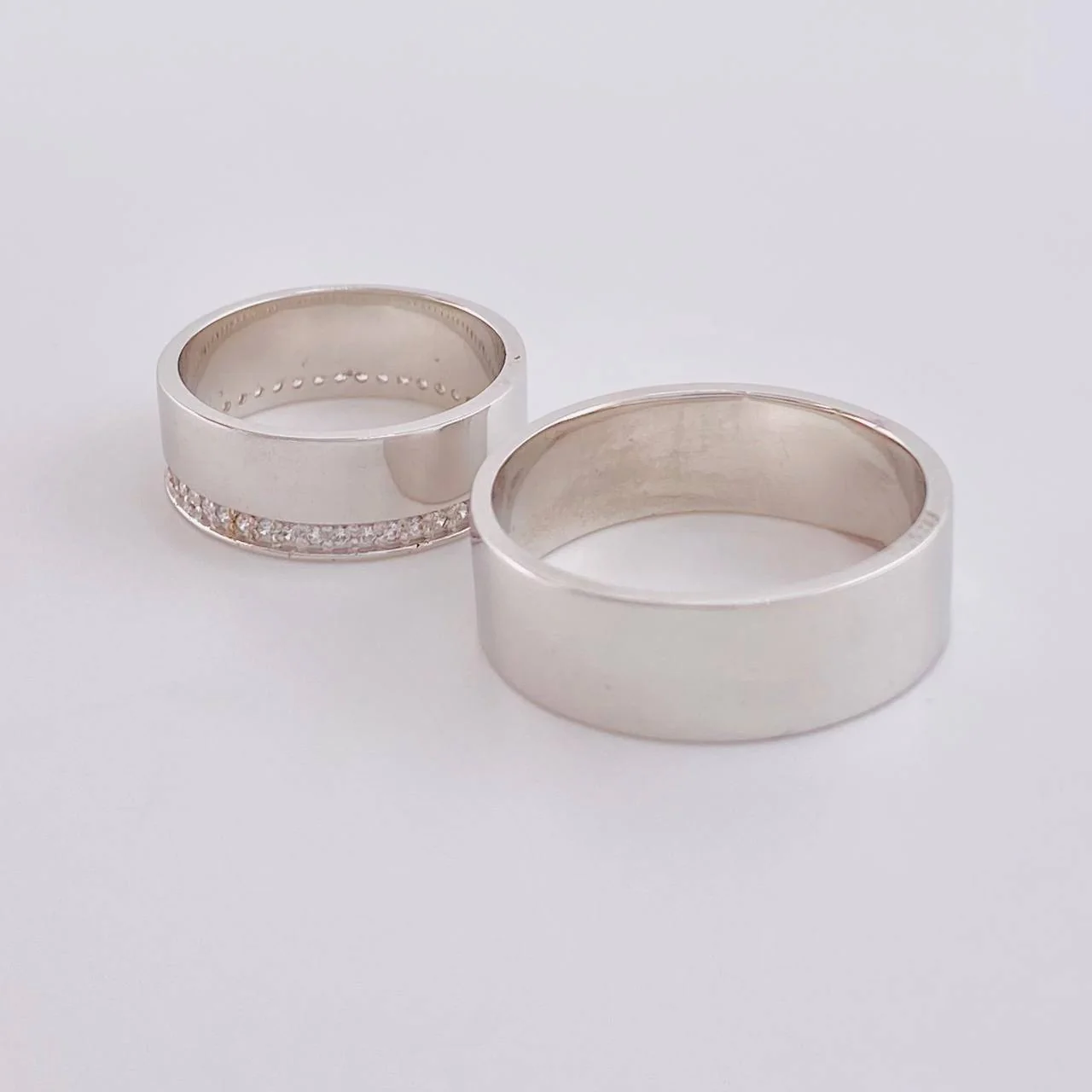 Anillo Argollas liso 14.65g /Oro Blanco 18K (A.C) - Image 2