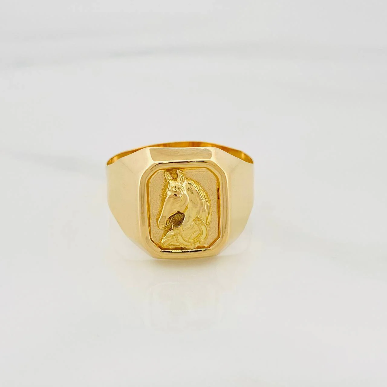 Anillo Caballo 3.65 g / T10 3/4 Oro Amarillo 18K