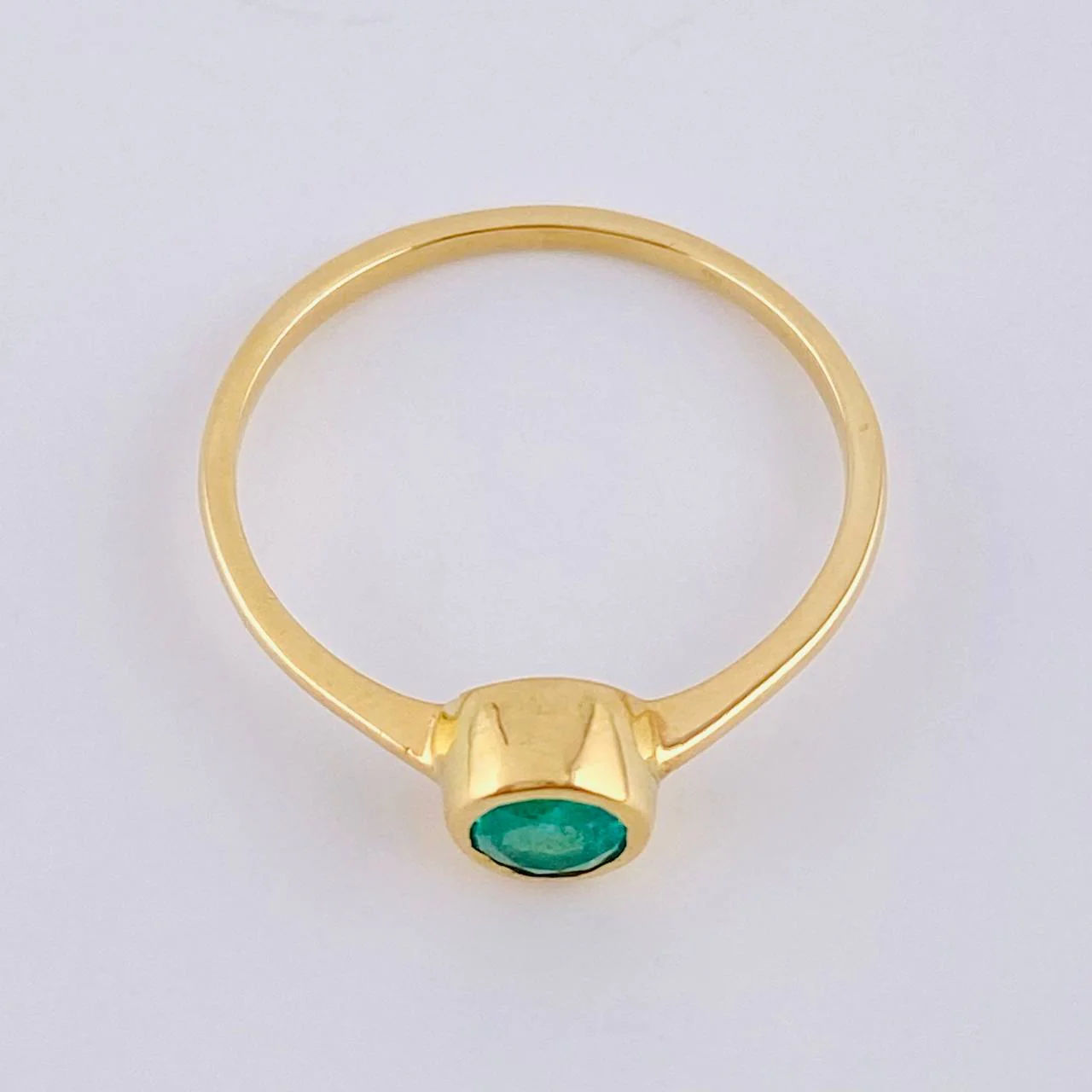Anillo Circular Esmeralda 70Pts 1.9 g / T7 Oro Amarillo 18K - Image 3