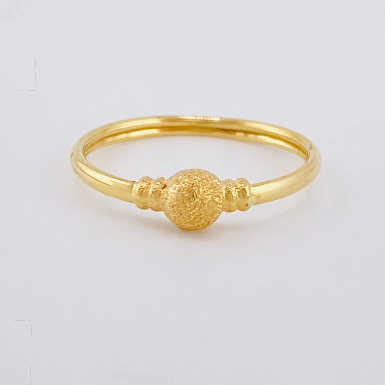 Anillo Circulo Cupula Texturizada 1.1 g / T7 Oro Amarillo 18K