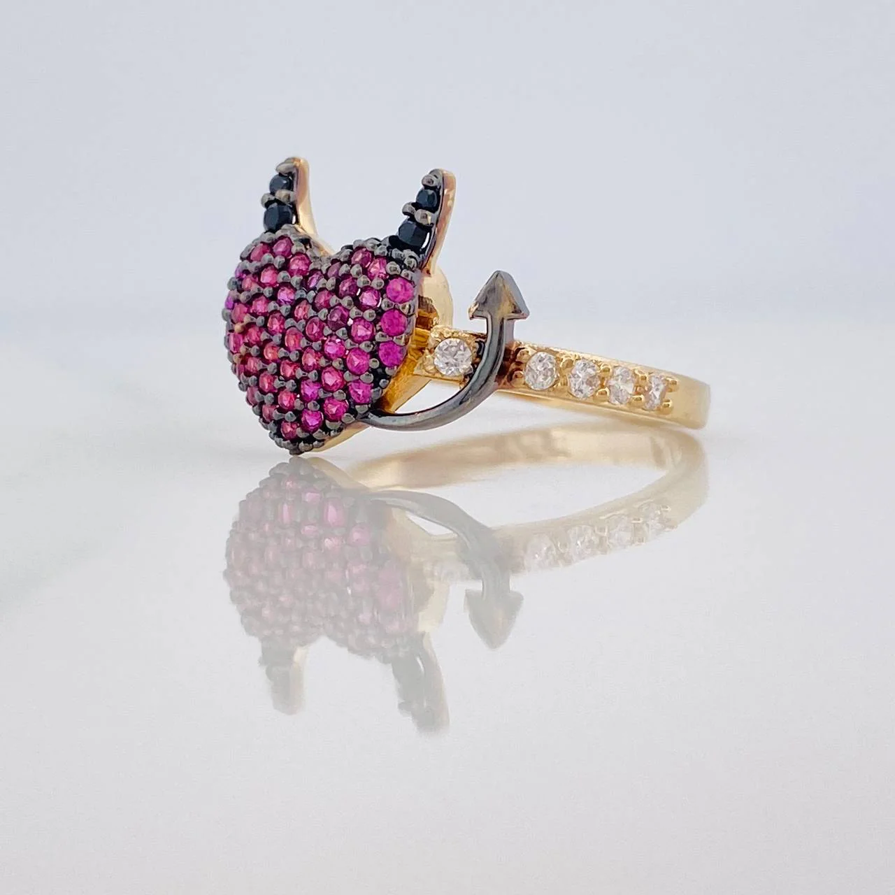 Anillo Corazon Devil 2.75gr / T7 1/4 / Dos Oros Negro Amarillo 18K % - Image 2