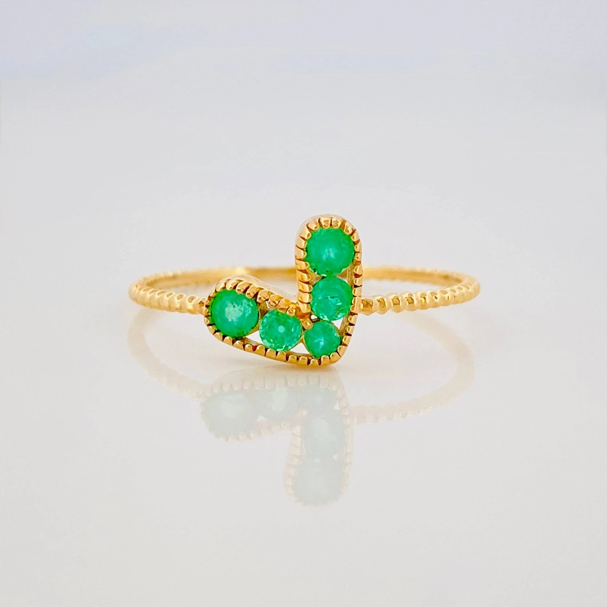 Anillo Corazon Esmeraldas 24pts 0.9 g / T6 1/2 Oro Amarillo 18K