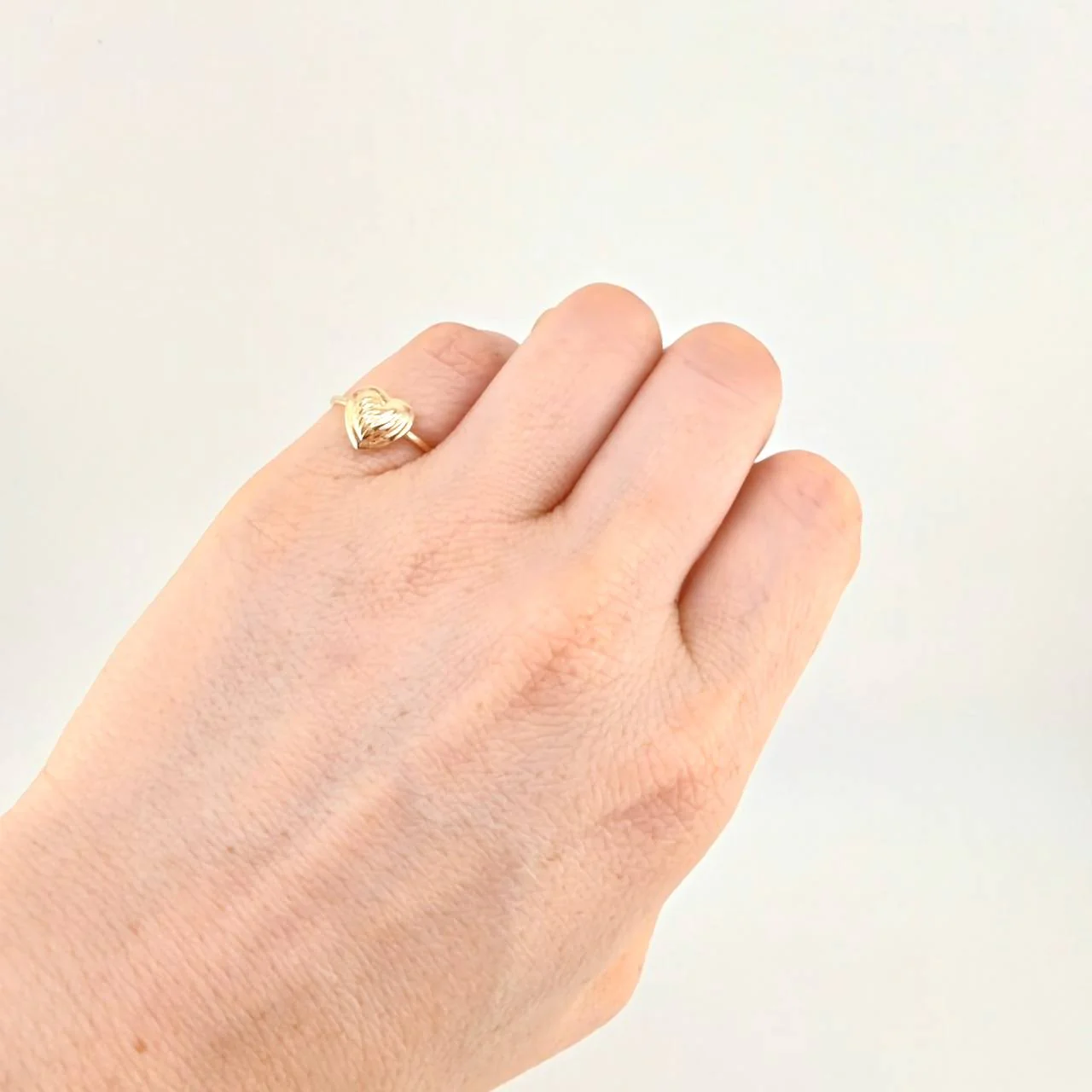 Anillo Corazón Sobresalto Lineal 1.1 g / T6 Oro Amarillo 18K - Image 4