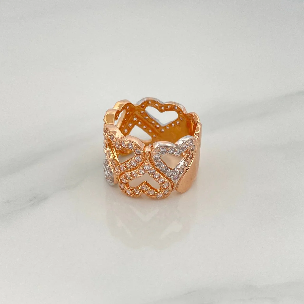 Anillo Corazones Intercalados 6.75 g / T4 1/2 Dos Oros Blanco Rosa 18K - Image 2