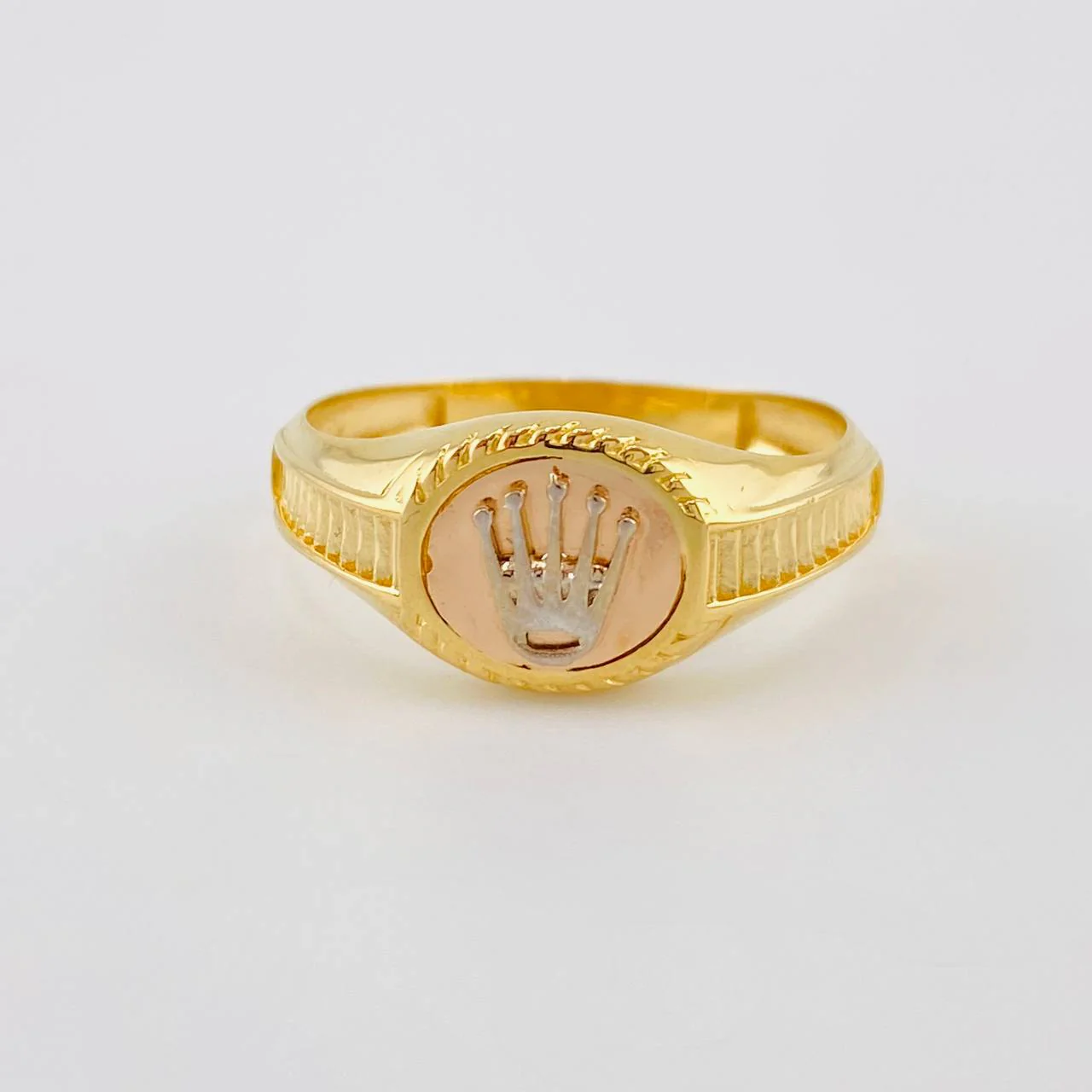 Anillo Corona Rayado 3.3 g / T10 Tres Oros 18K