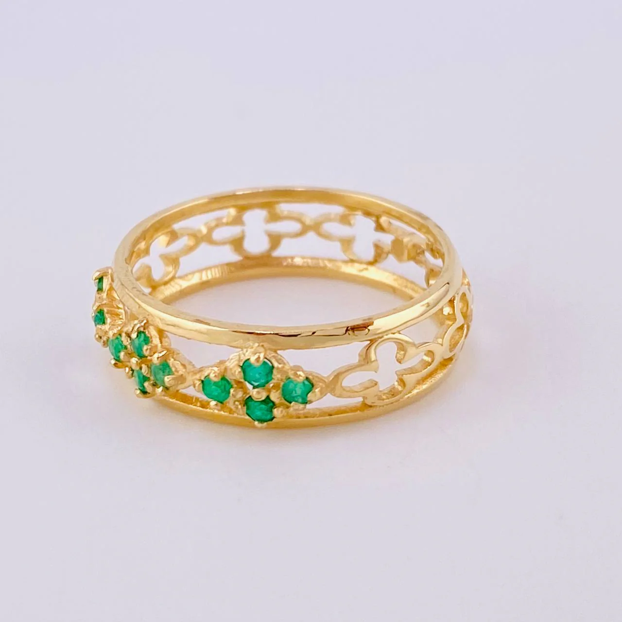 Anillo Crúz Basteada Filigrana Esmeraldas 30pts 3.15gr / T7 1/2 / Oro Amarillo 18K