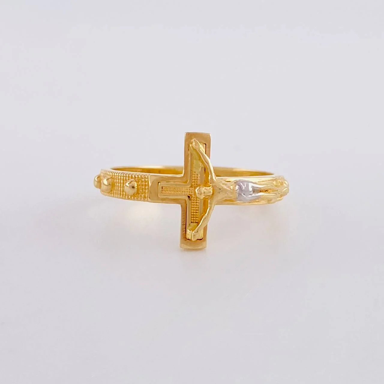 Anillo Cruz Cristo Punteado 3.05g / T7 Dos Oros Amarillo Blanco 18K