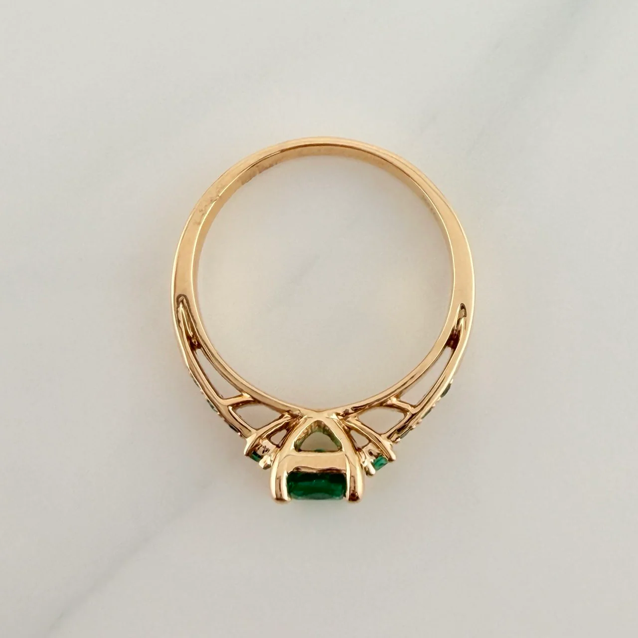 Anillo Cuadrado Esmeraldas 82 pts 4.3gr / T7 / Oro Amarillo 18K % - Image 3
