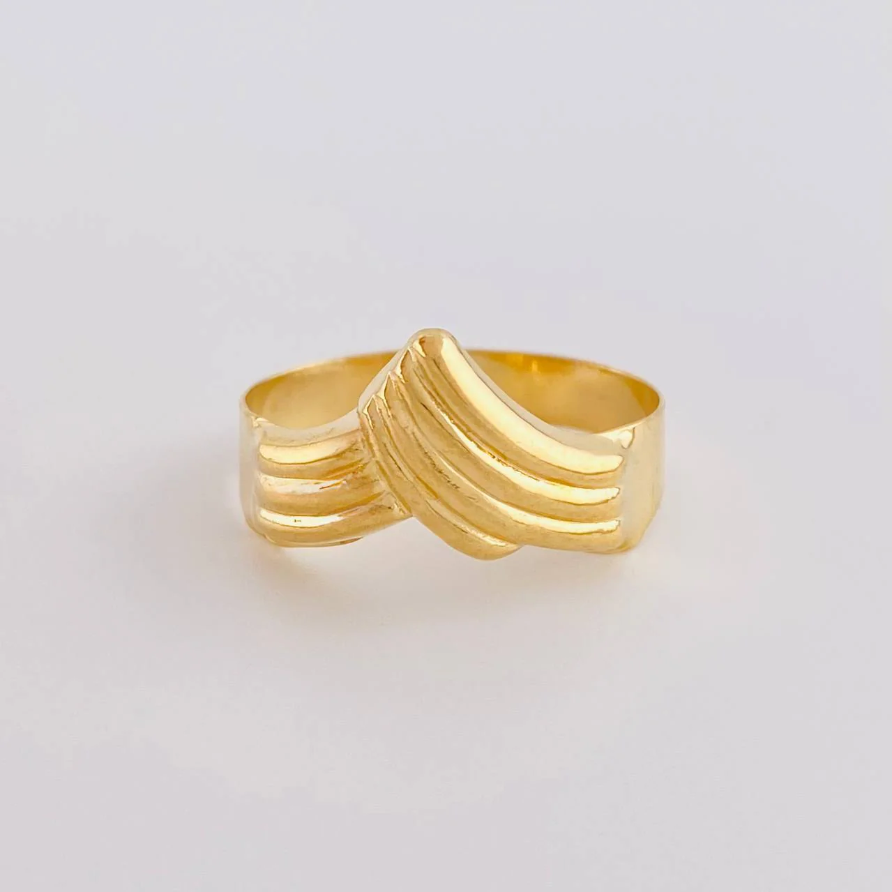 Anillo Curva Enlazada 1.7g / T7 Oro Amarillo 18K