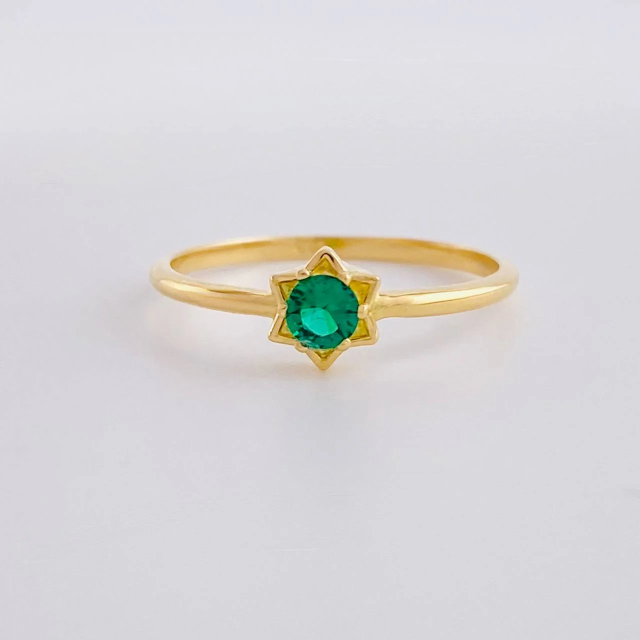 Anillo Estrella 1.4g / T6 1/4 Oro Amarillo 18K