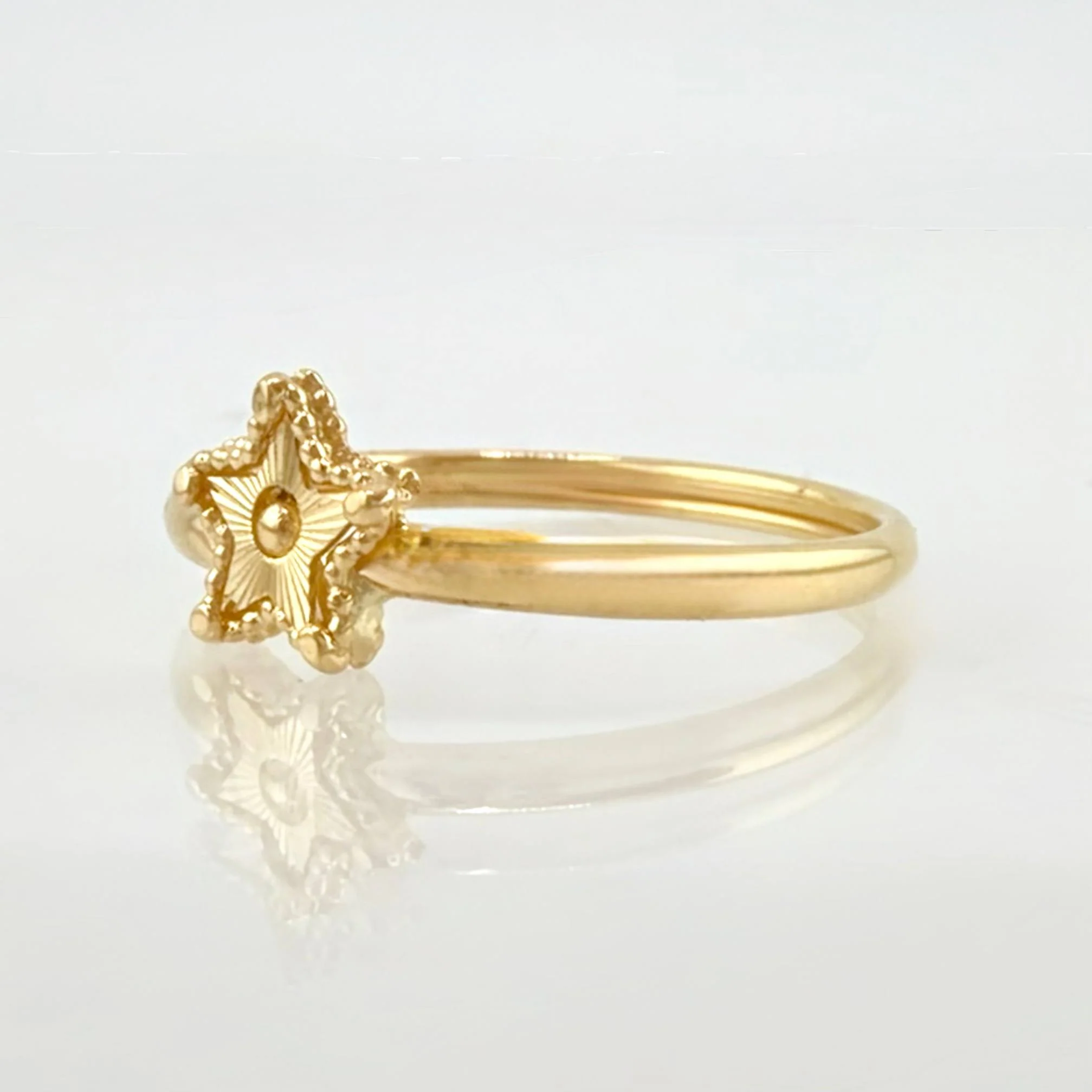 Anillo Estrella Diamantada 1.05gr / T7 1/4 / Oro Amarillo 18K - Image 2