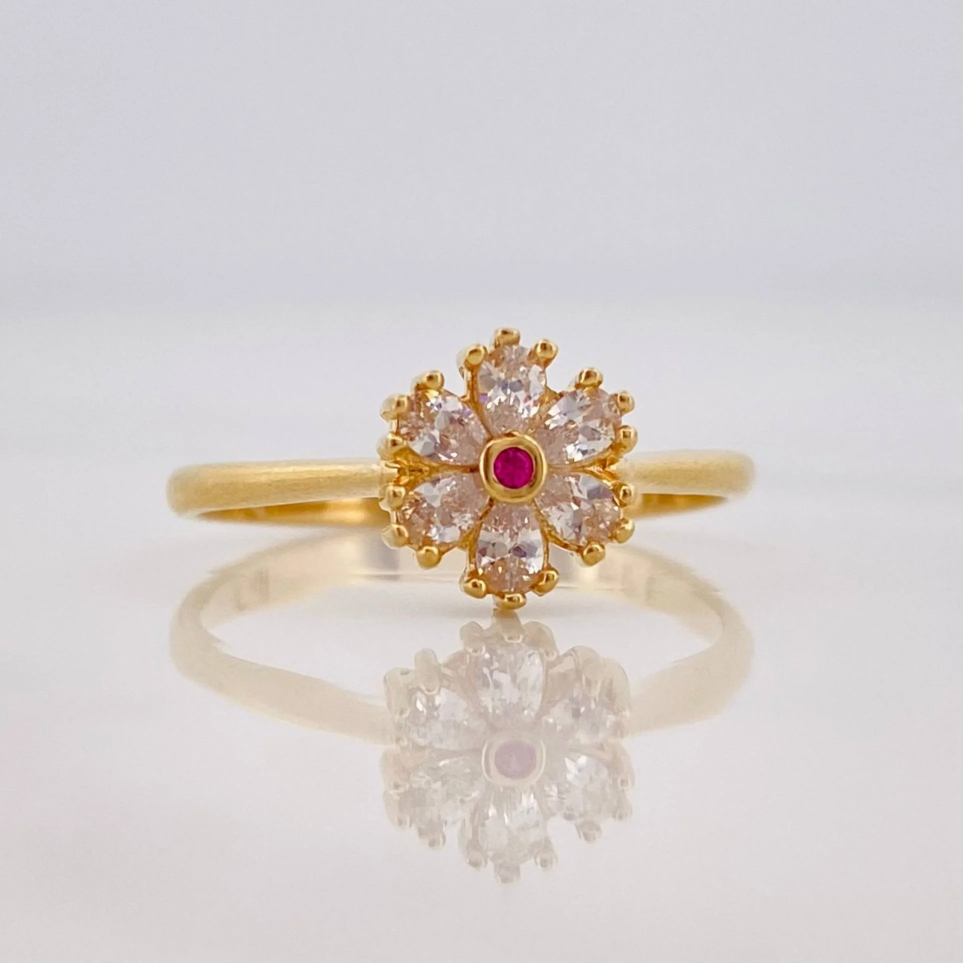 Anillo Flor 2.4g / T7 Oro Amarillo 18K