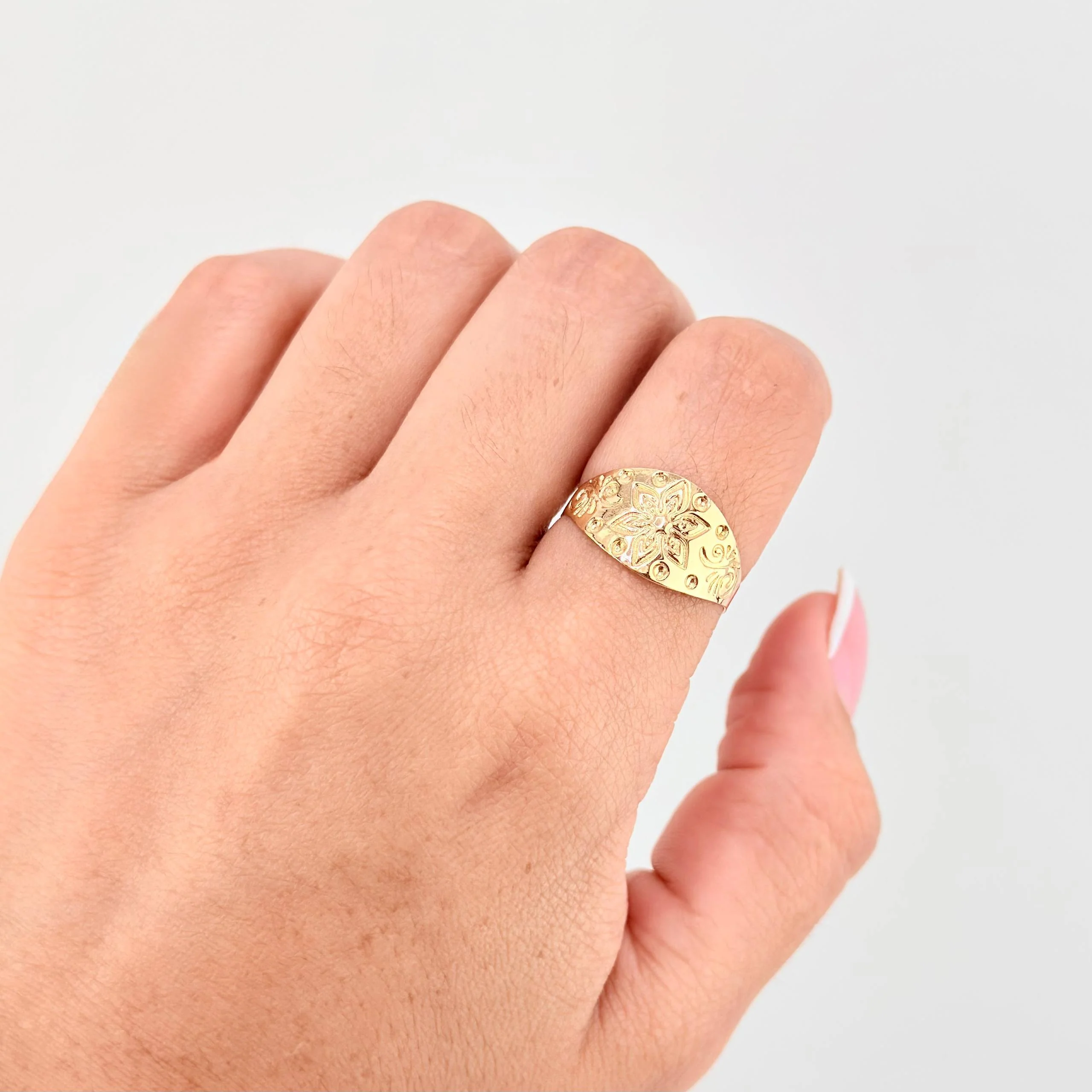 Anillo Flor Mandala 1.45 g / T6 Oro Amarillo 18K - Image 4