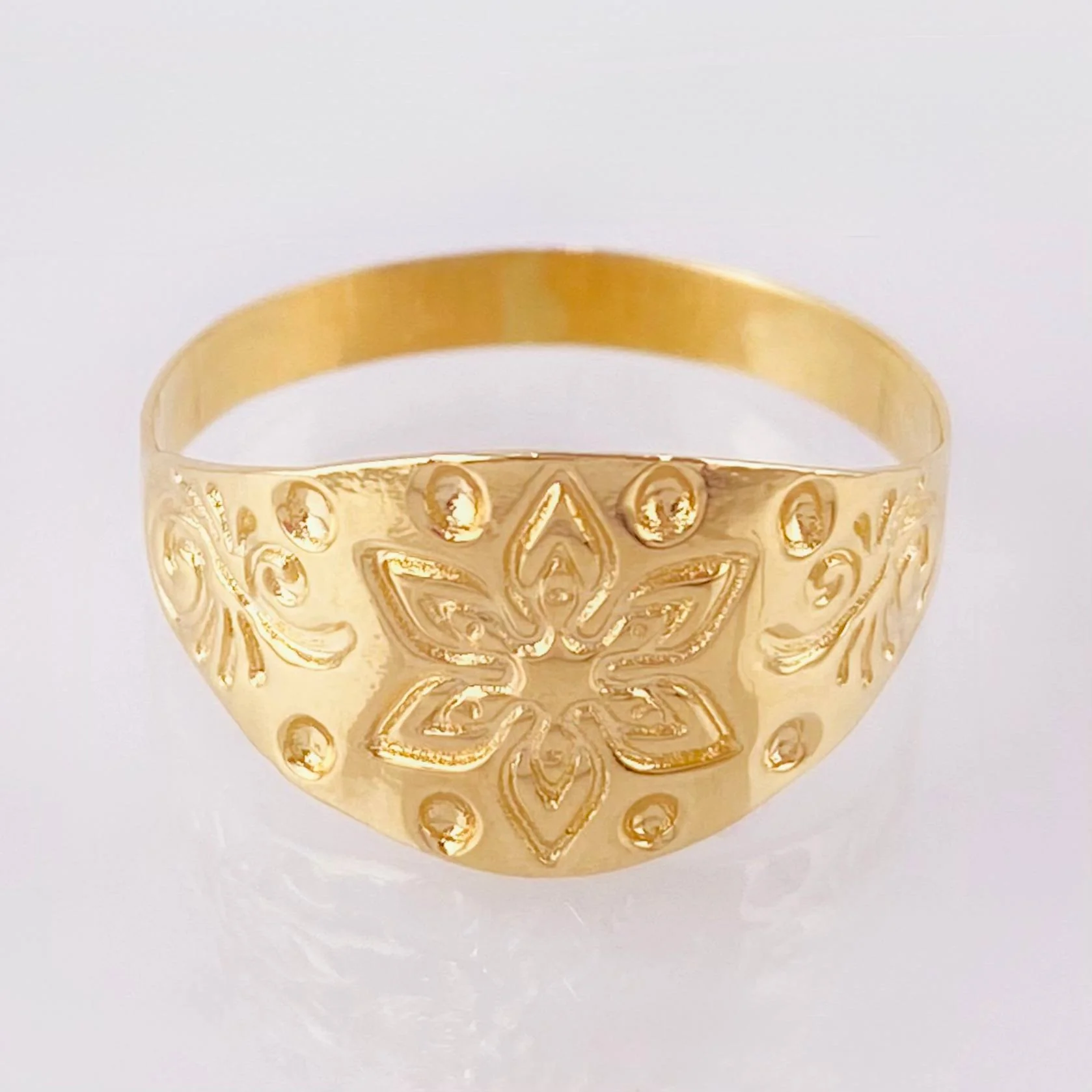 Anillo Flor Mandala 1.45 g / T7 1/2 Oro Amarillo 18K