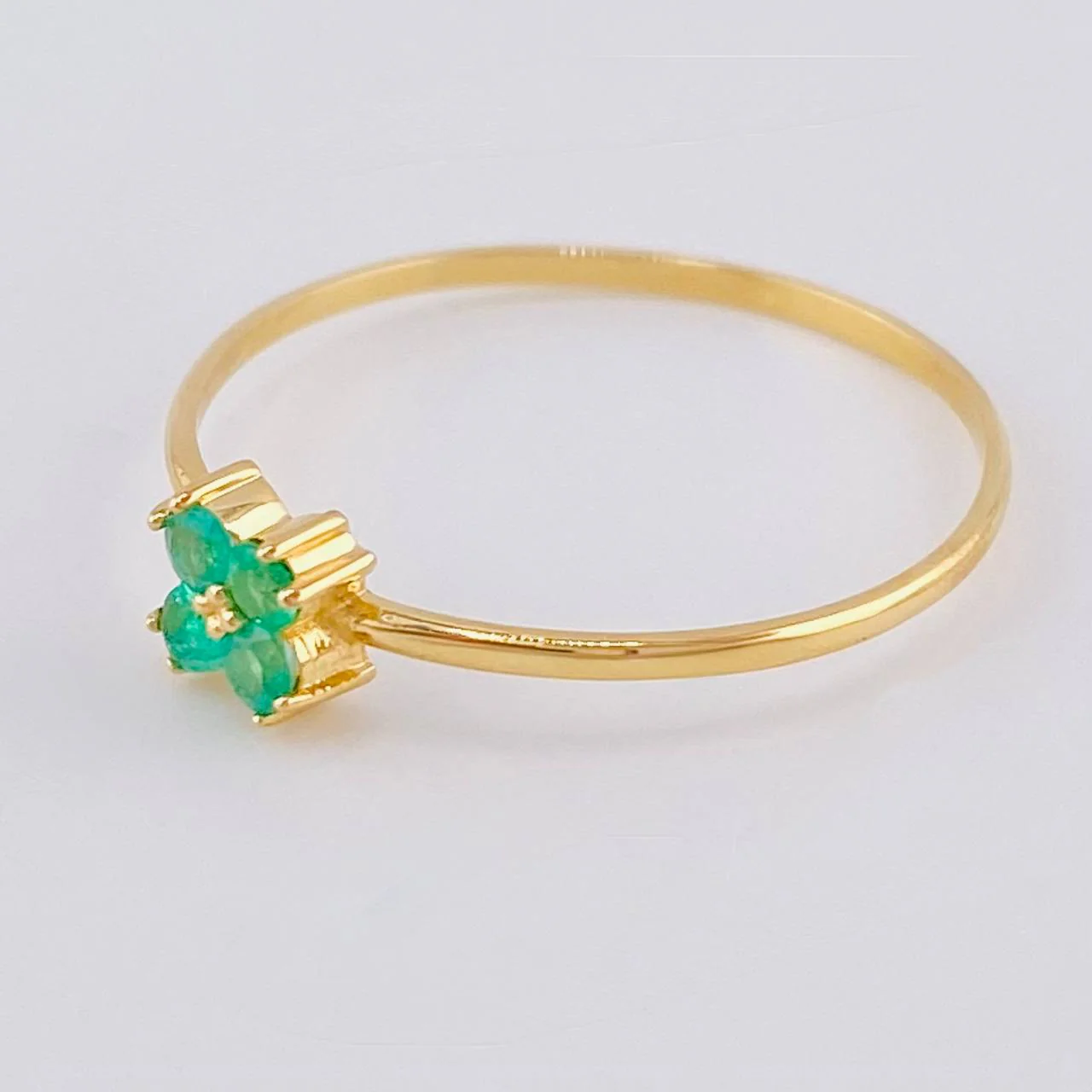 Anillo Flor Trebol Esmeralda 13Pts 0.95 g / T8 1/2 Oro Amarillo 18K - Image 2
