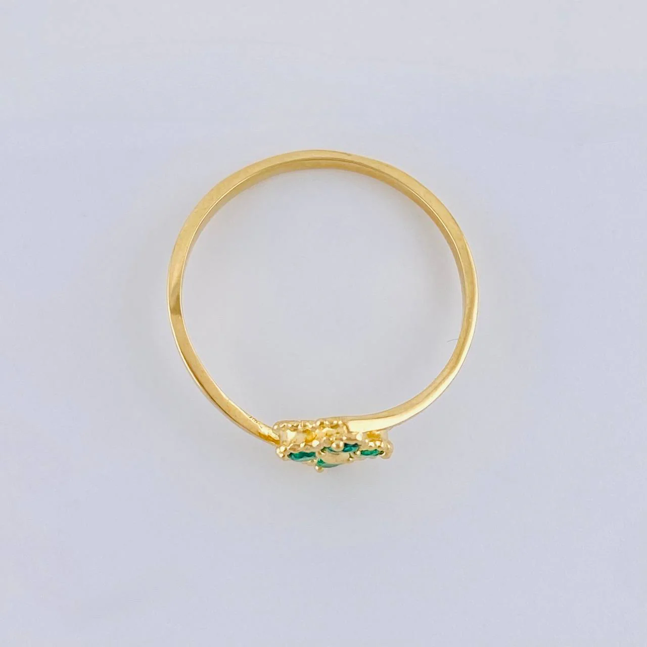 Anillo Flor Trebol Linea Invertida 1.1 g / T5 1/2 Oro Amarillo 18K - Image 3