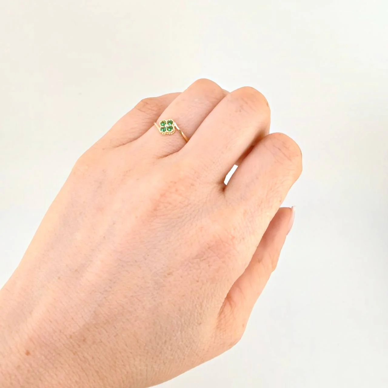 Anillo Flor Trebol Linea Invertida 1.2 g / T8 1/4 Oro Amarillo 18K - Image 4