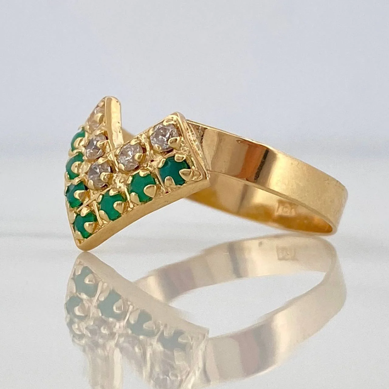 Anillo Forma De V 1.95 g / T7 3/4 Oro Amarillo 18K - Image 3