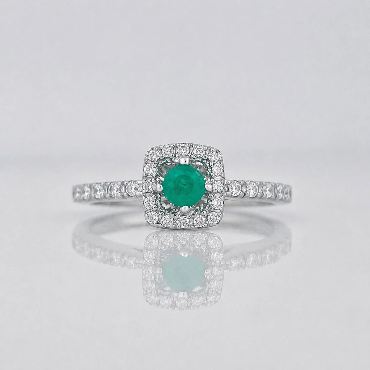 Anillo Halo Cuadrado Esmeralda 14 Pts 2.1 g / T7 3/4 Plata 925