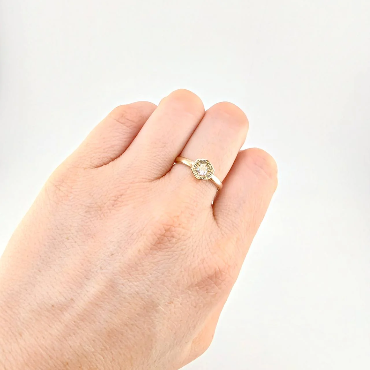 Anillo Halo Hexagonal 2 g / T7 Oro Amarillo 18K - Image 4