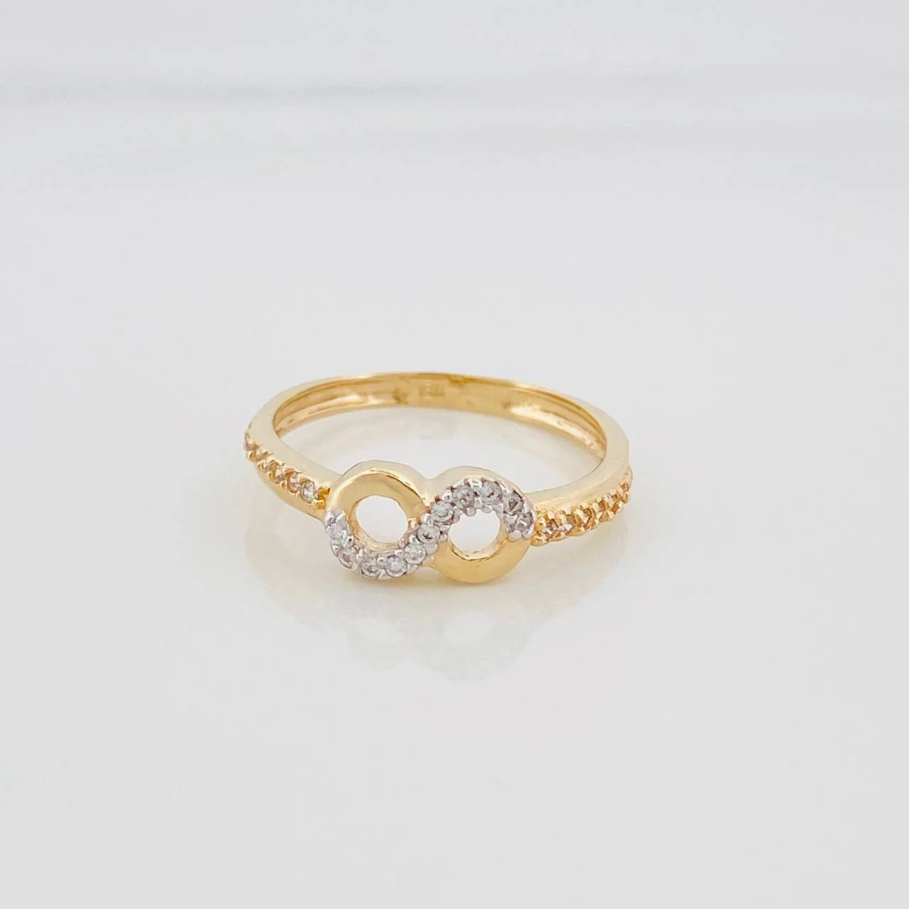 Anillo Infinito 1.8 g / T5 3/4 Dos Oros Amarillo Blanco 18K