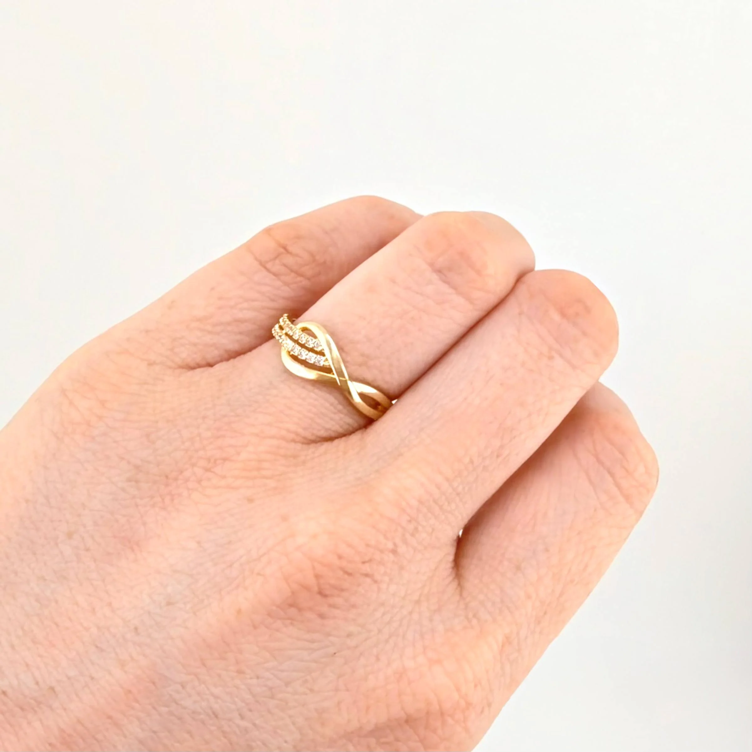 Anillo Curva infinito 2.25gr / T7 3/4 / Oro Amarillo 18K - Image 4