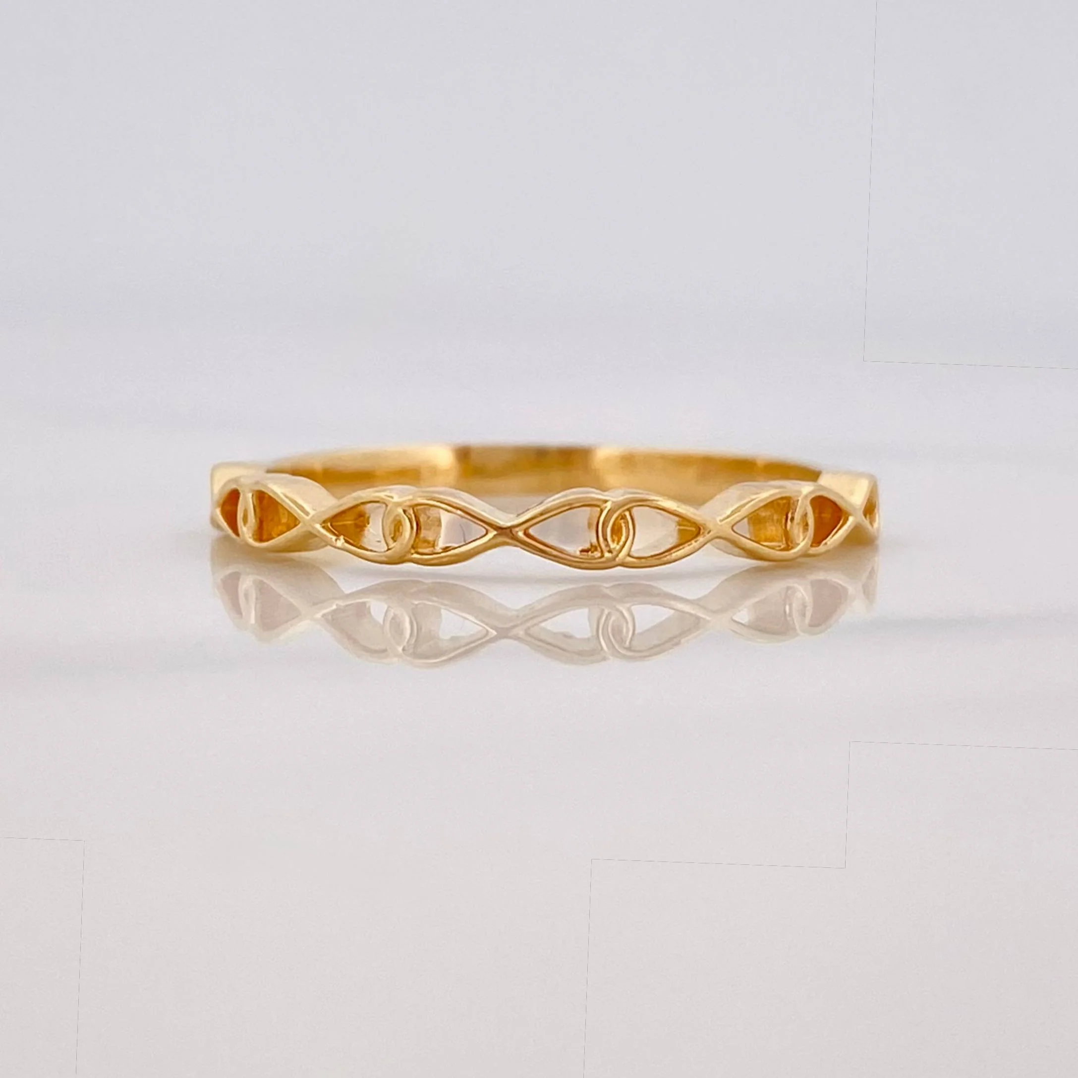 Anillo Infinitos 1.6 g / T6 3/4 Oro Amarillo 18K