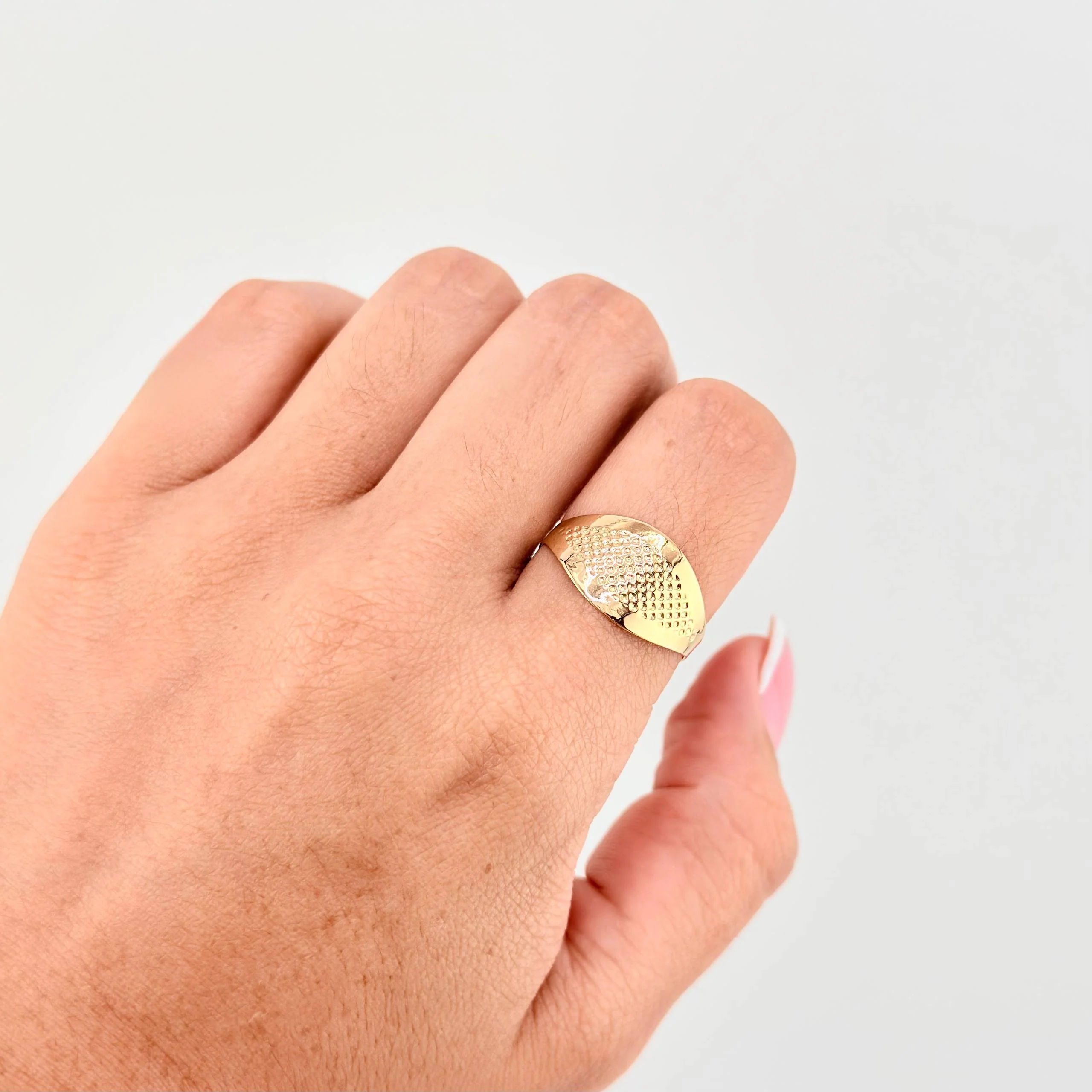 Anillo Malla Punteada 1.4g / T5 3/4 Oro Amarillo 18K - Image 4