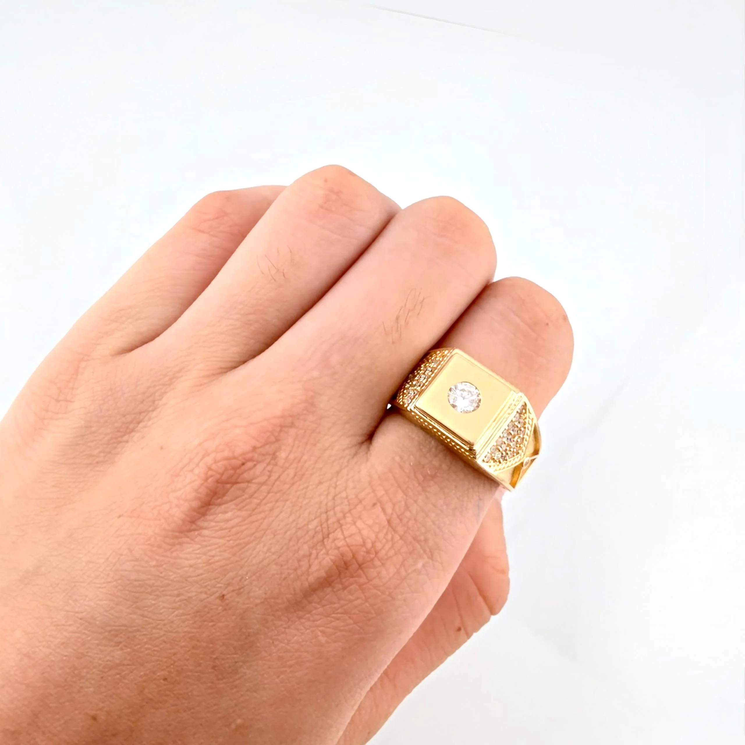 Anillo Medio Rombo Texturizado 6.75gr / T10 / Oro Amarillo 18K - Image 4