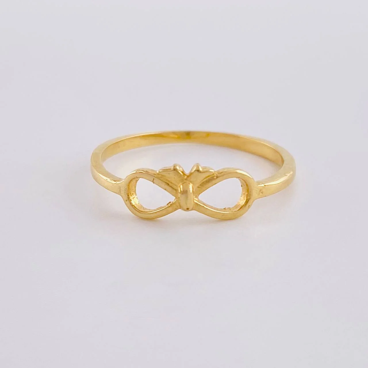 Anillo Moño Infinito 1.3 g / T6 1/2 Oro Amarillo 18K