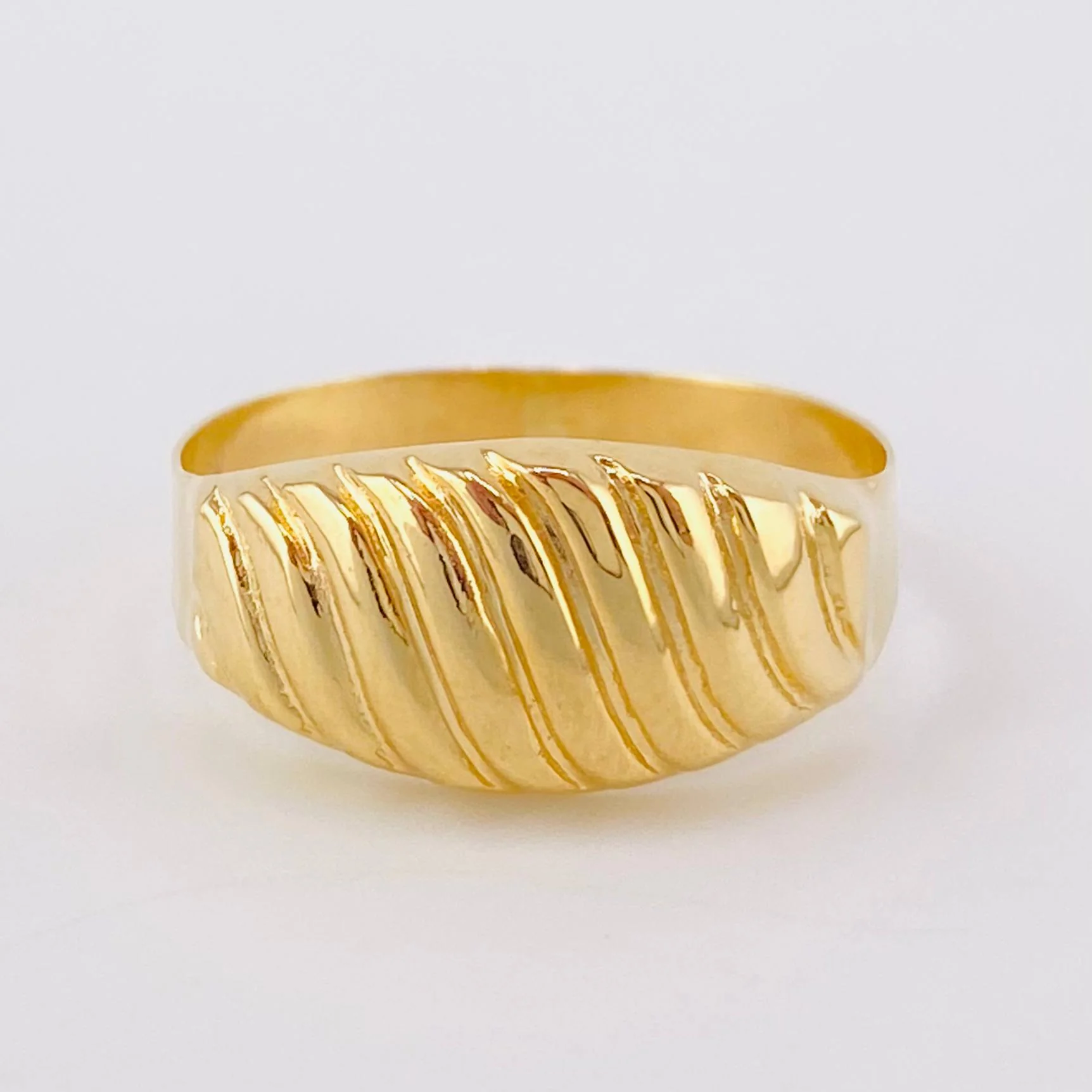 Anillo Multilineas Paralelas 1.75g / T7 1/2 Oro Amarillo 18K