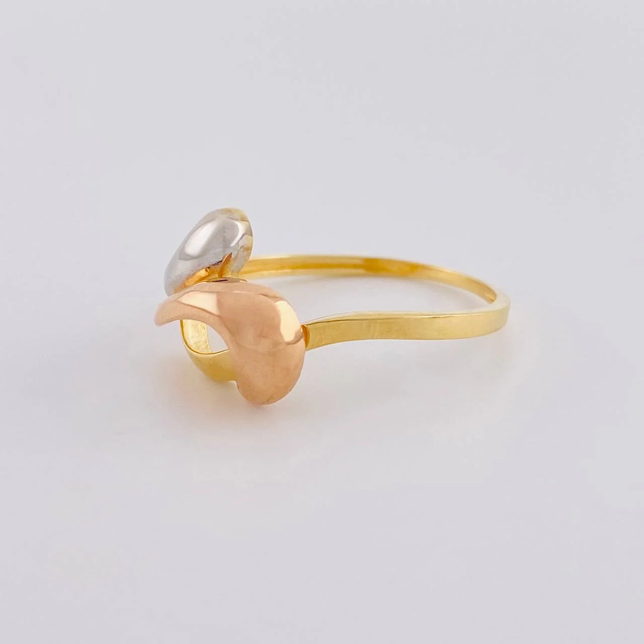 Anillo Olas Abstractas 2.3 g / T8 1/4 Tres Oros 18K - Image 2