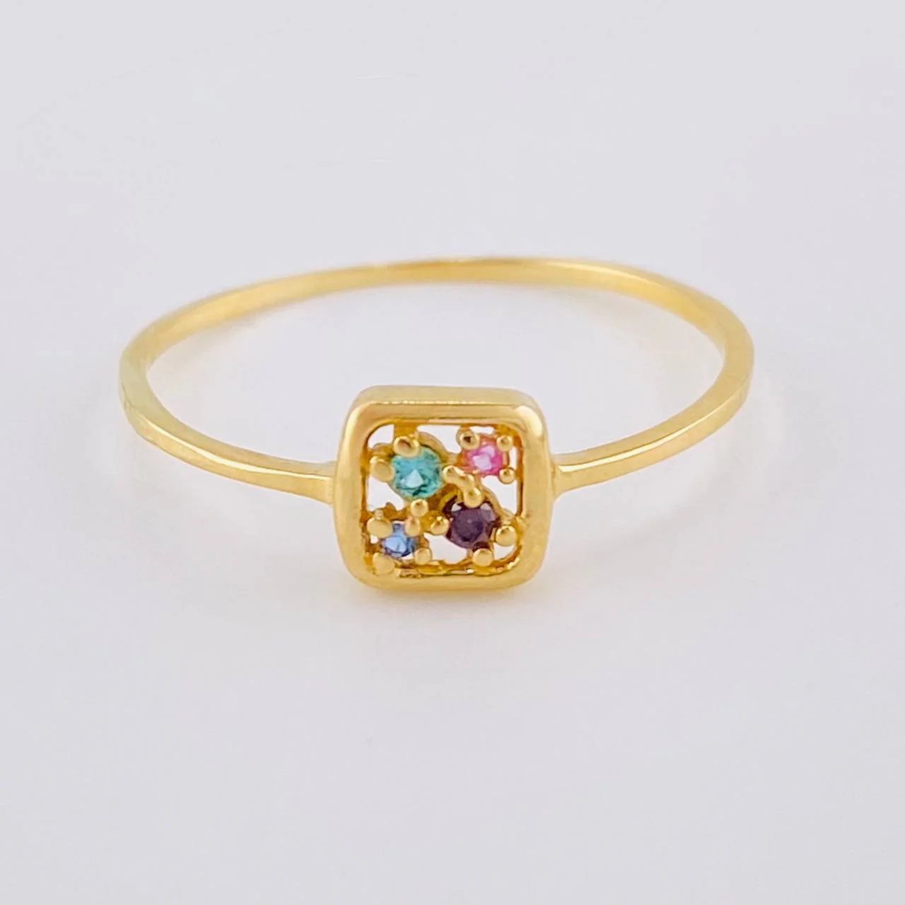 Anillo Recuadro Triqui 0.9 g / T7 Oro Amarillo 18K
