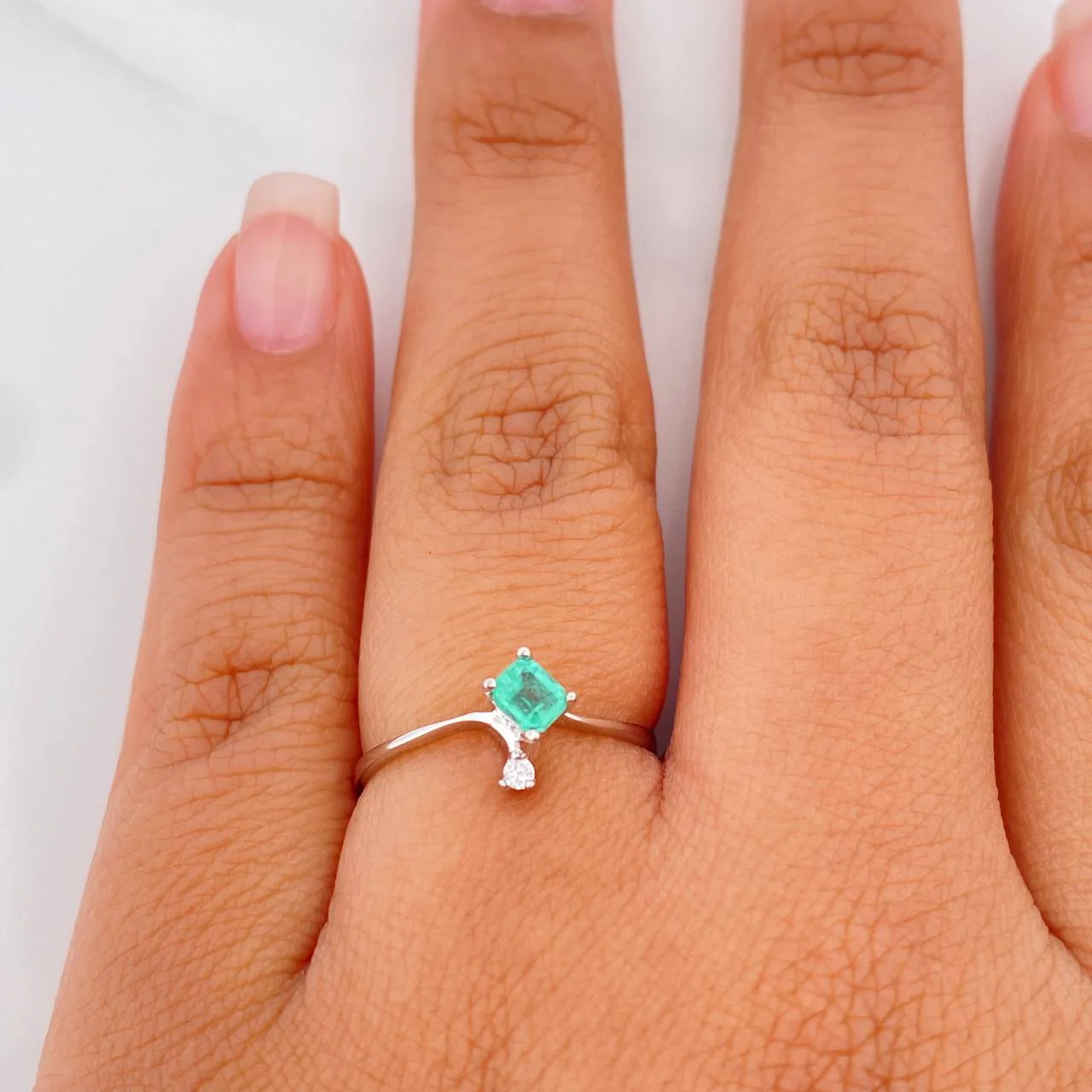 Anillo Rombo Esmeralda 22Pts 1.05 g / T6 3/4 Plata 925 - Image 4