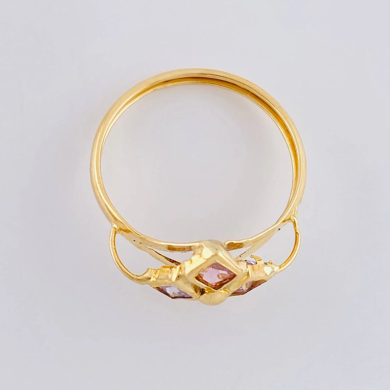 Anillo Rombo Imperial 1.85 g / T8 1/2 Oro Amarillo 18K - Image 3