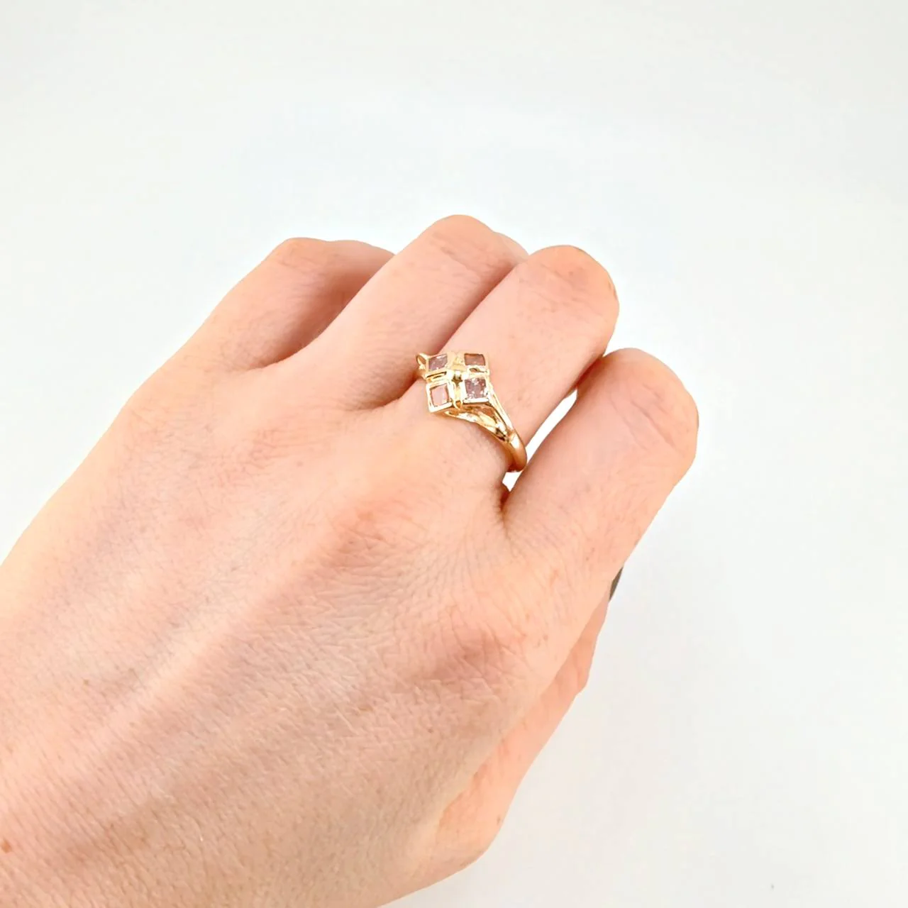 Anillo Rombo Imperial 1.85 g / T8 1/2 Oro Amarillo 18K - Image 4