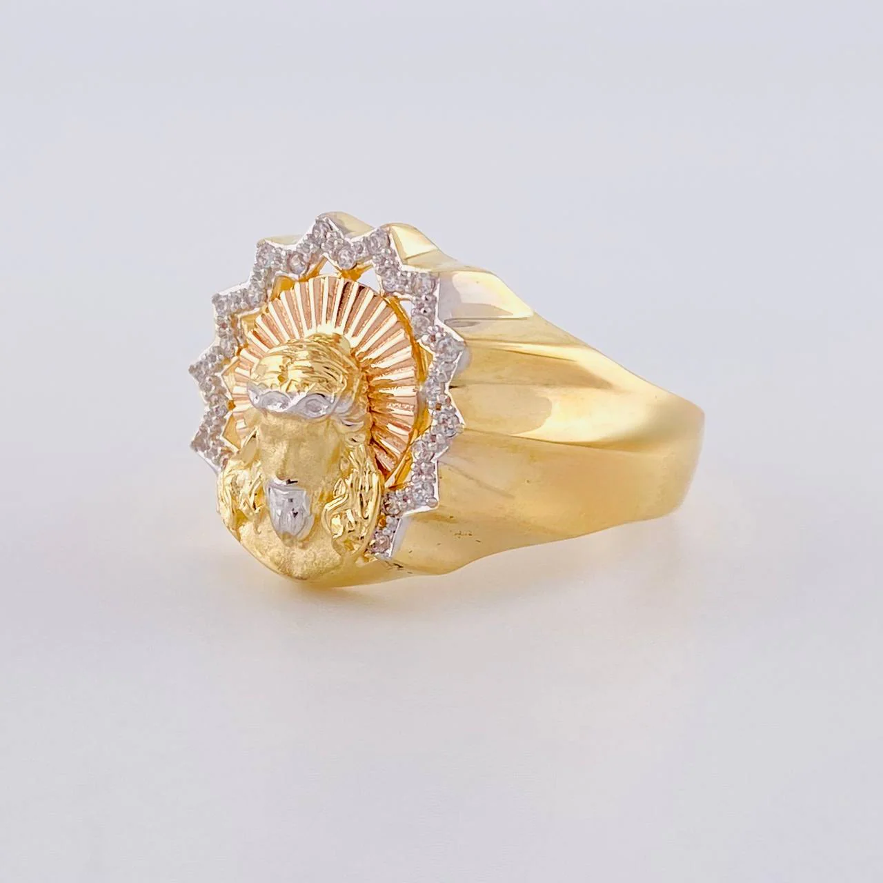 Anillo Rostro cristo 5.85g / T8 3/4 Tres Oros 18K - Image 2