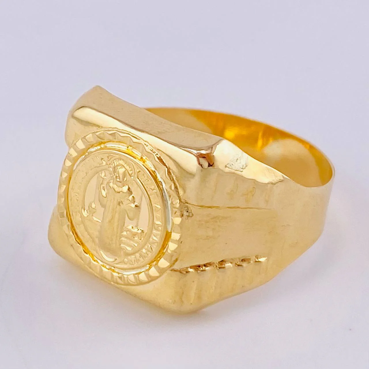 Anillo San Benito Escudo Sagrado 3.7 g / T11 Oro Amarillo 18K - Image 3