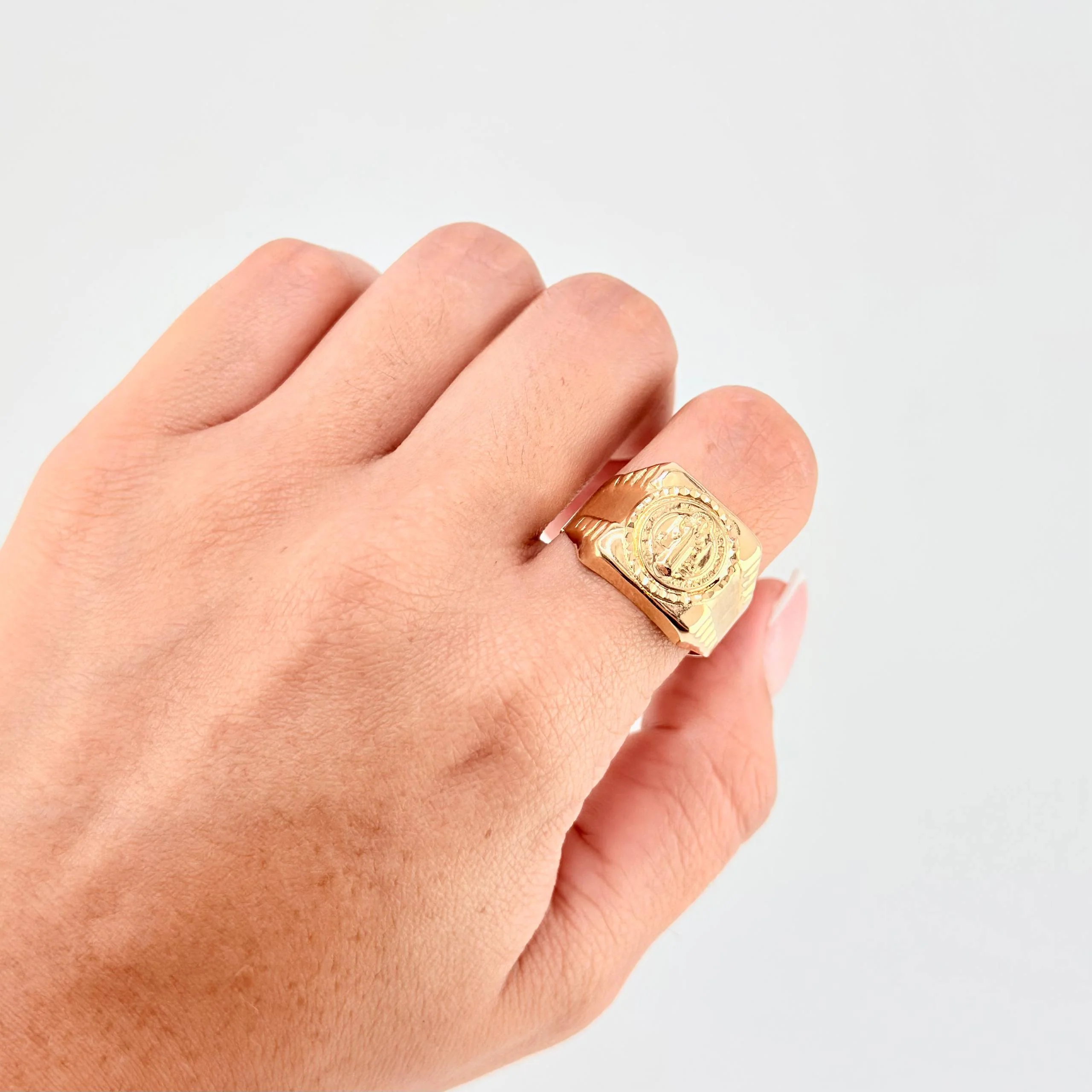 Anillo San Benito Escudo Sagrado 3.7 g / T11 Oro Amarillo 18K - Image 4