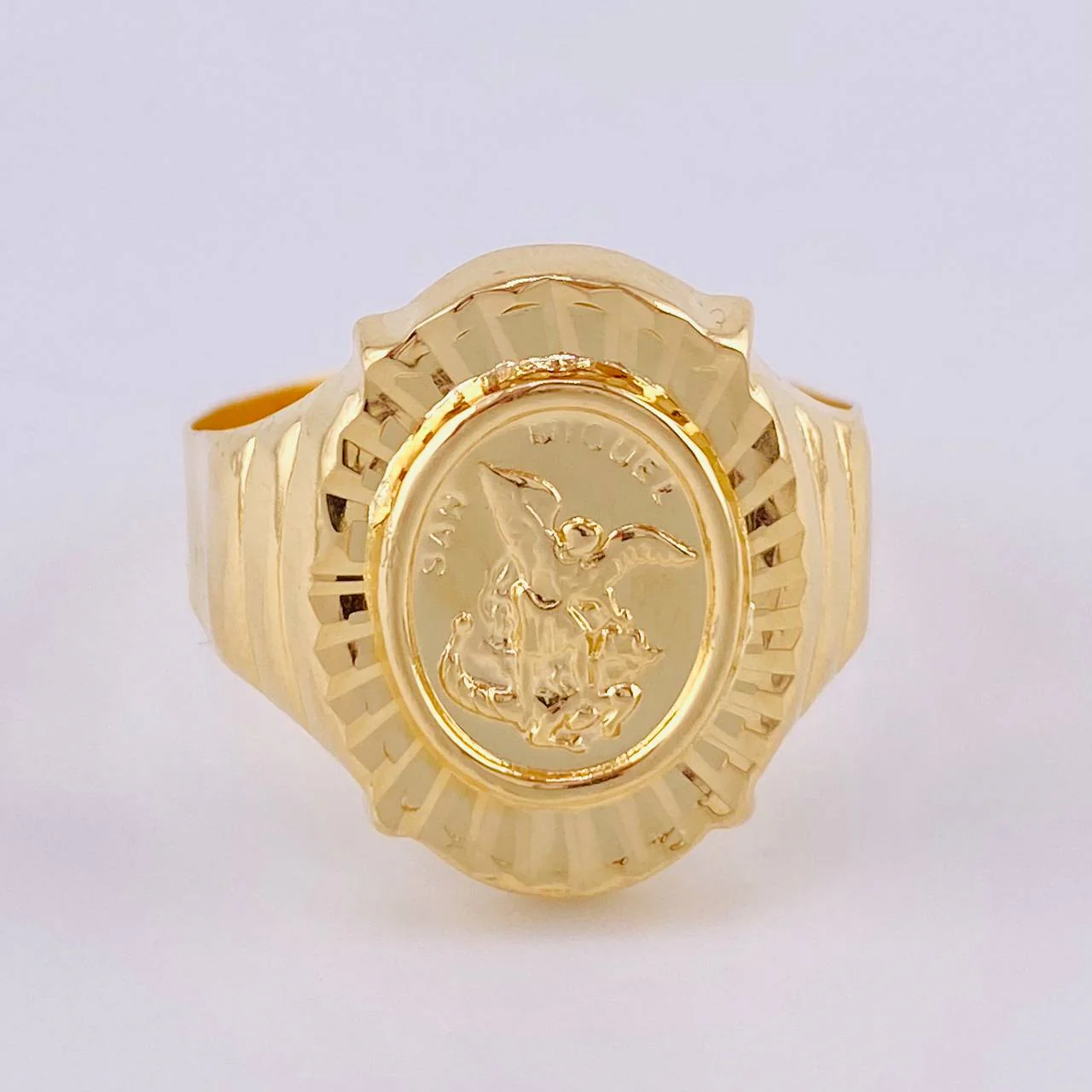 Anillo San Miguel Arcangel 3.5 g / T9 1/4 Oro Amarillo 18K