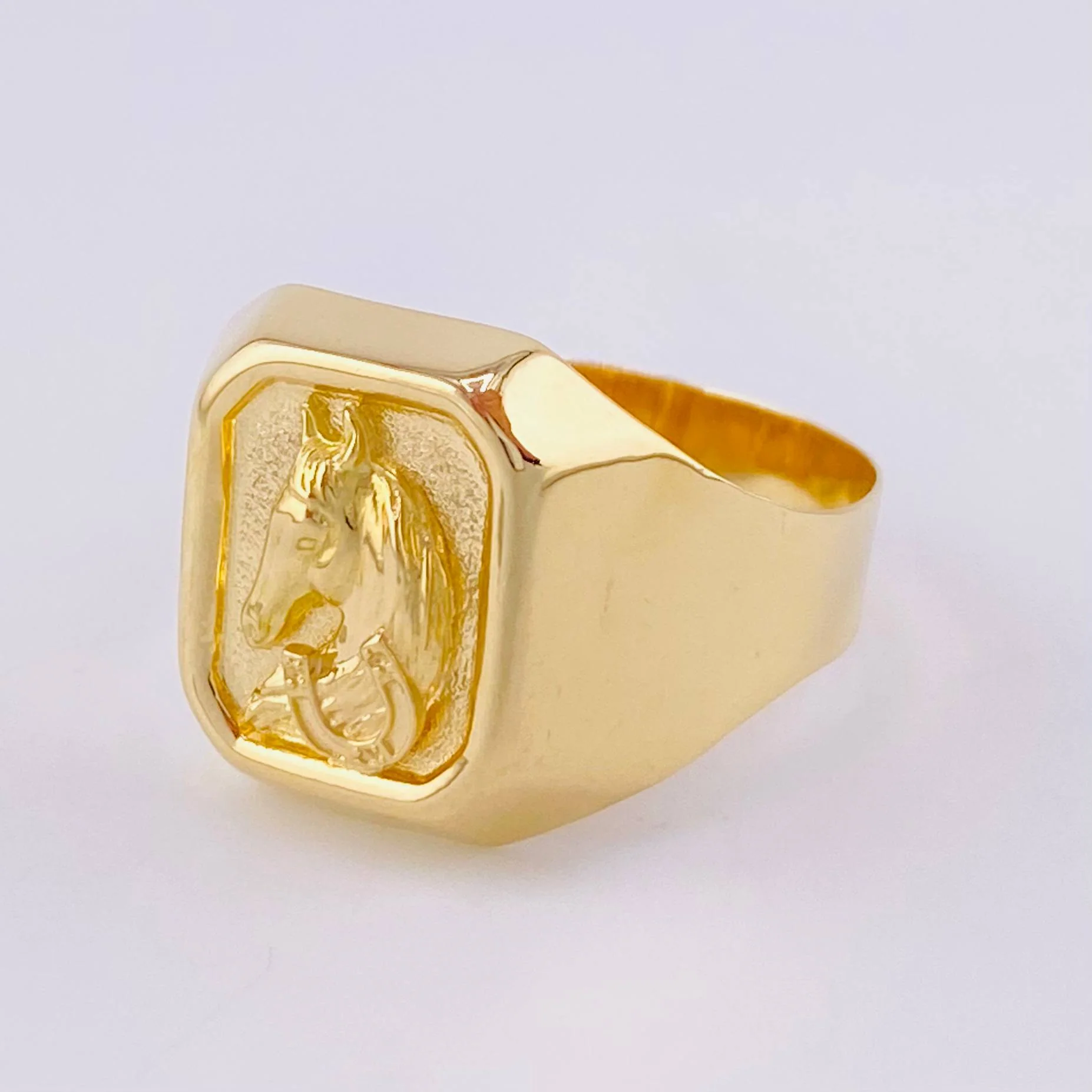 Anillo Sello Caballo 3.8g / T10 1/2 Oro Amarillo 18K - Image 2