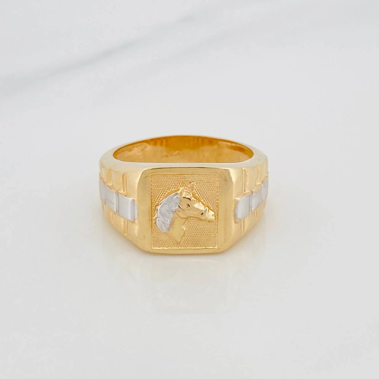 Anillo Sello Caballo 7.1 g / T9 1/4 Dos Oros Amarillo Blanco 18K